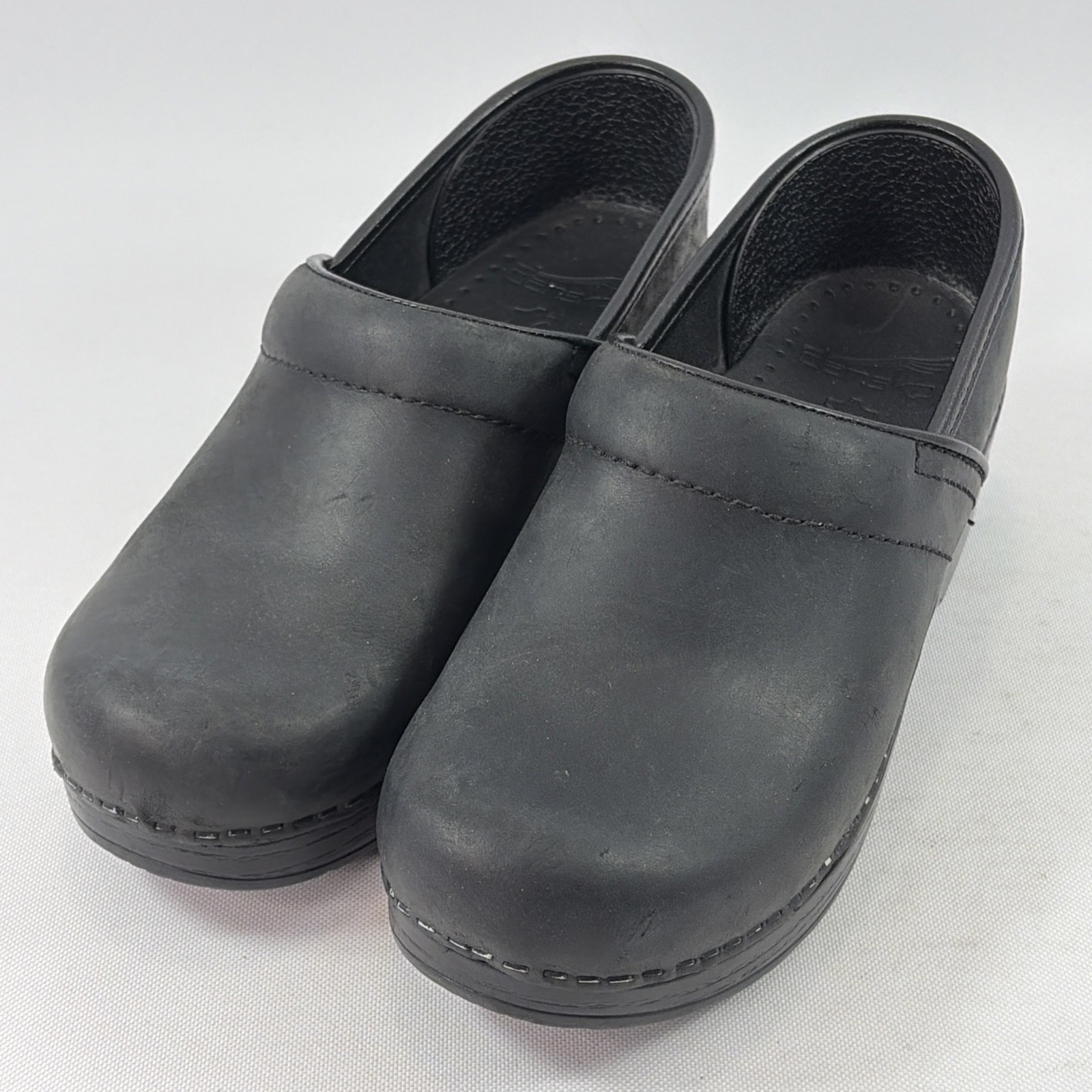 Dansko Professional Oiled Clogs Women’s 5US 35EU Black Leather Nursing Clogs