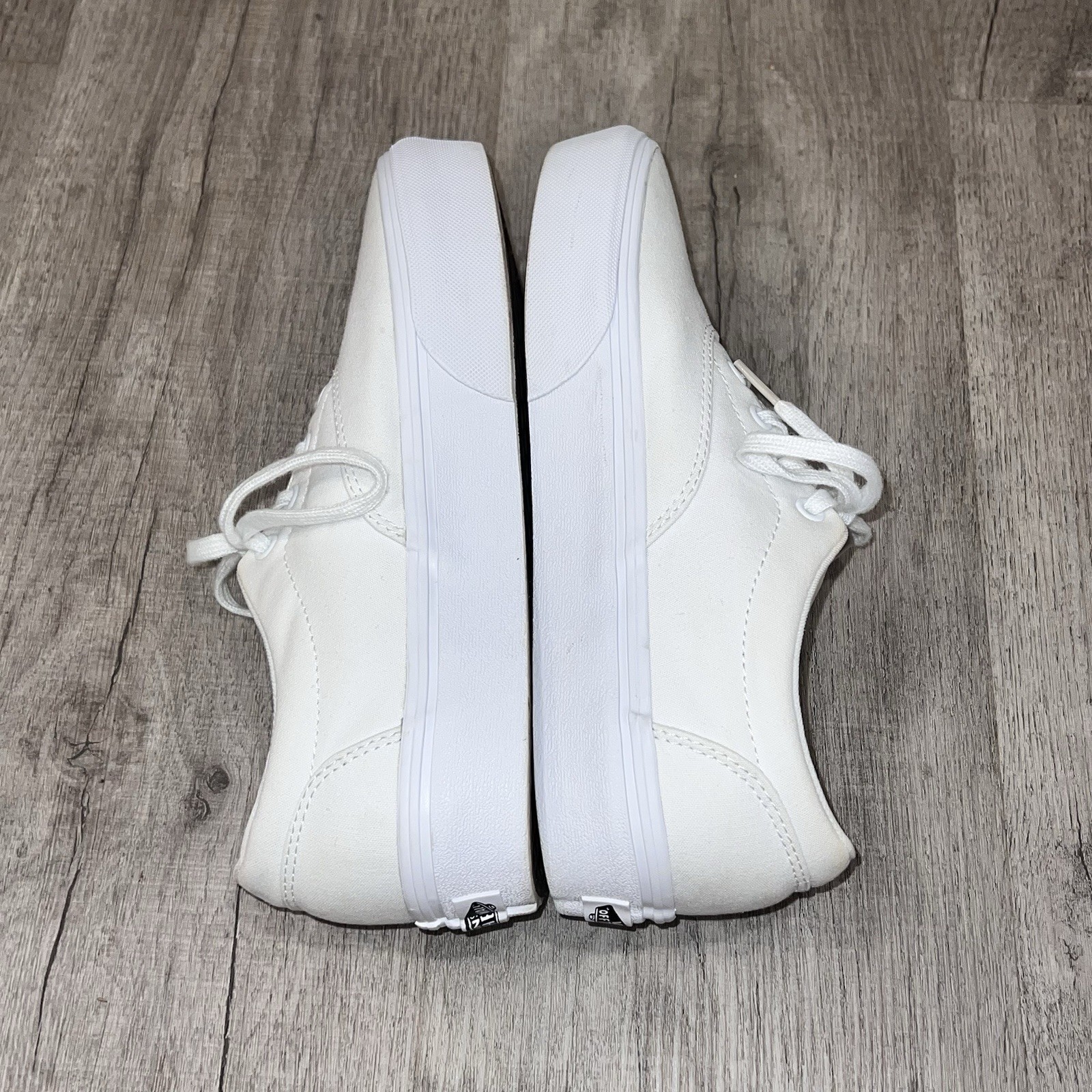Vans Shoes Women Doheny Triple White Size 8.5 Sneakers Lace Up Skateboarding