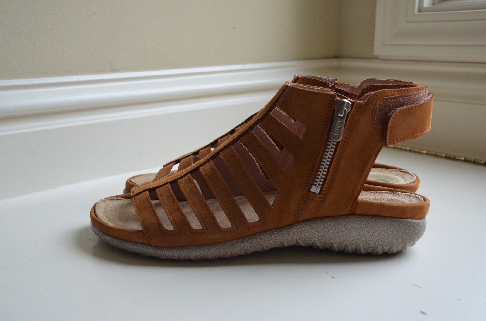 Naot Pitau Taupe Gladiator Sandals Womens EU 40 US 9 – 9.5 Comfort