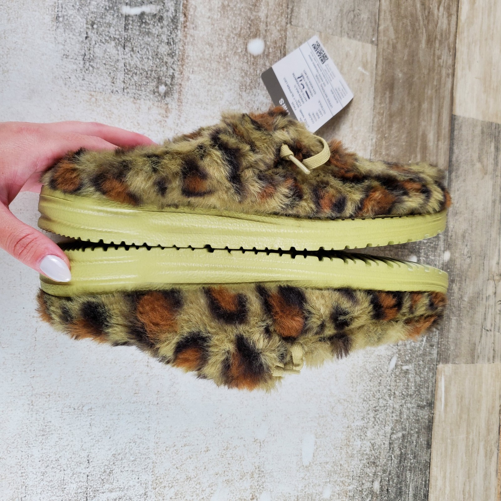 Hey Dude Wendy Slipper Leo Womens Shoes Sz 11 Green Multi Round Toe Comfort