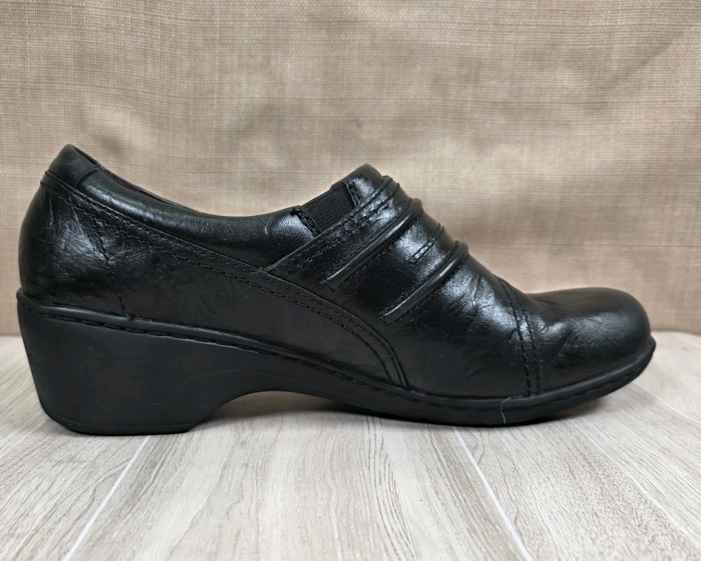 Clarks Collection Black Leather Wedge Loafers Button Accent Slip On Shoes Size 9