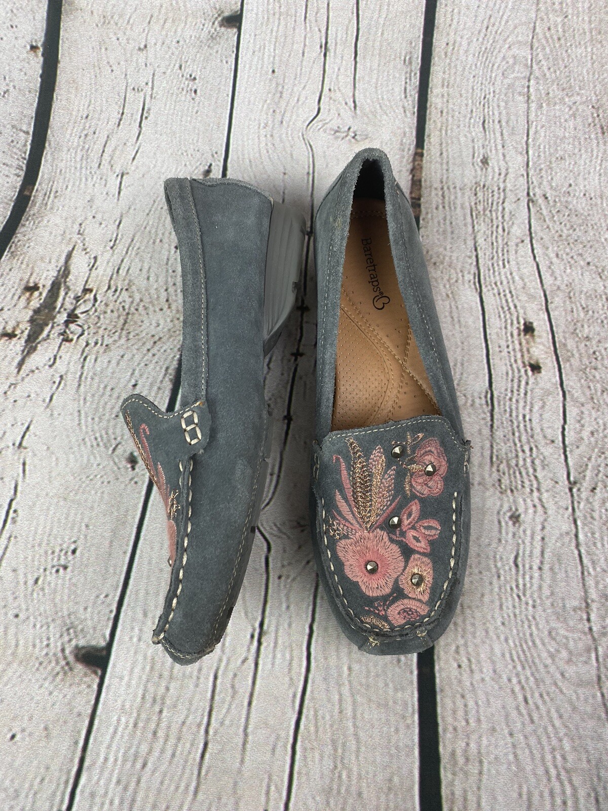 Baretraps Size 7M Otella Embroidered Suede Gray Comfort Loafers EUC