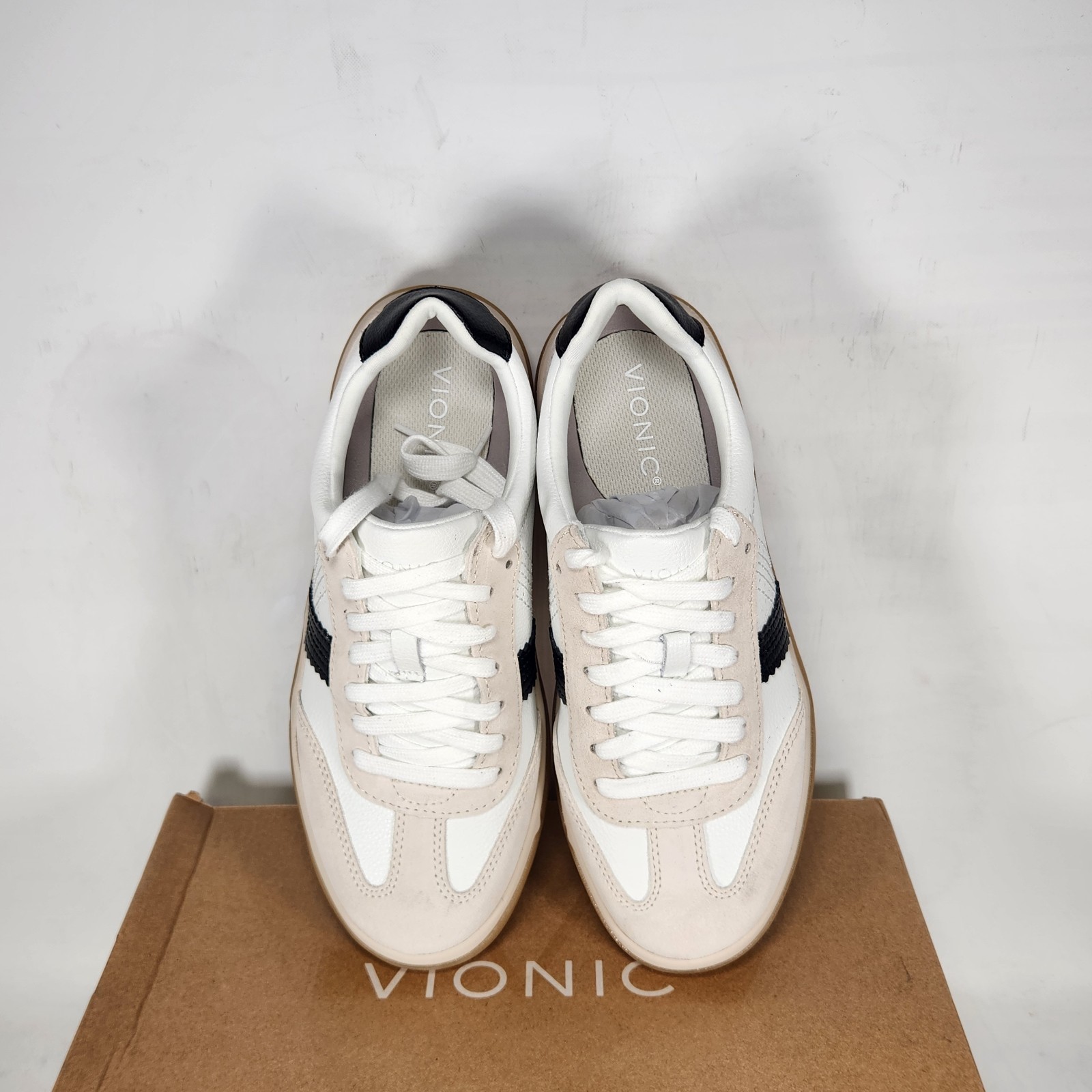 8.5 WIDE – Vionic City Walk – White Black Beige SUEDE LEATHER – Womens