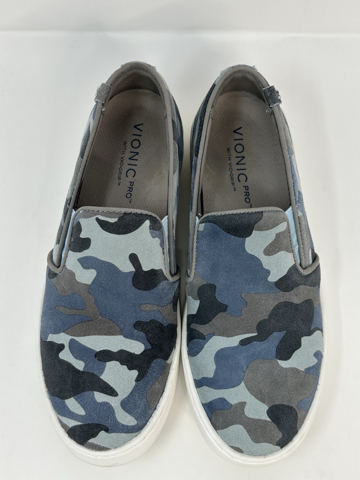 Vionic Avery Camo Grey Suede Slip On Sneaker Womens Sz 7 Vio-Grip Slip Resistant