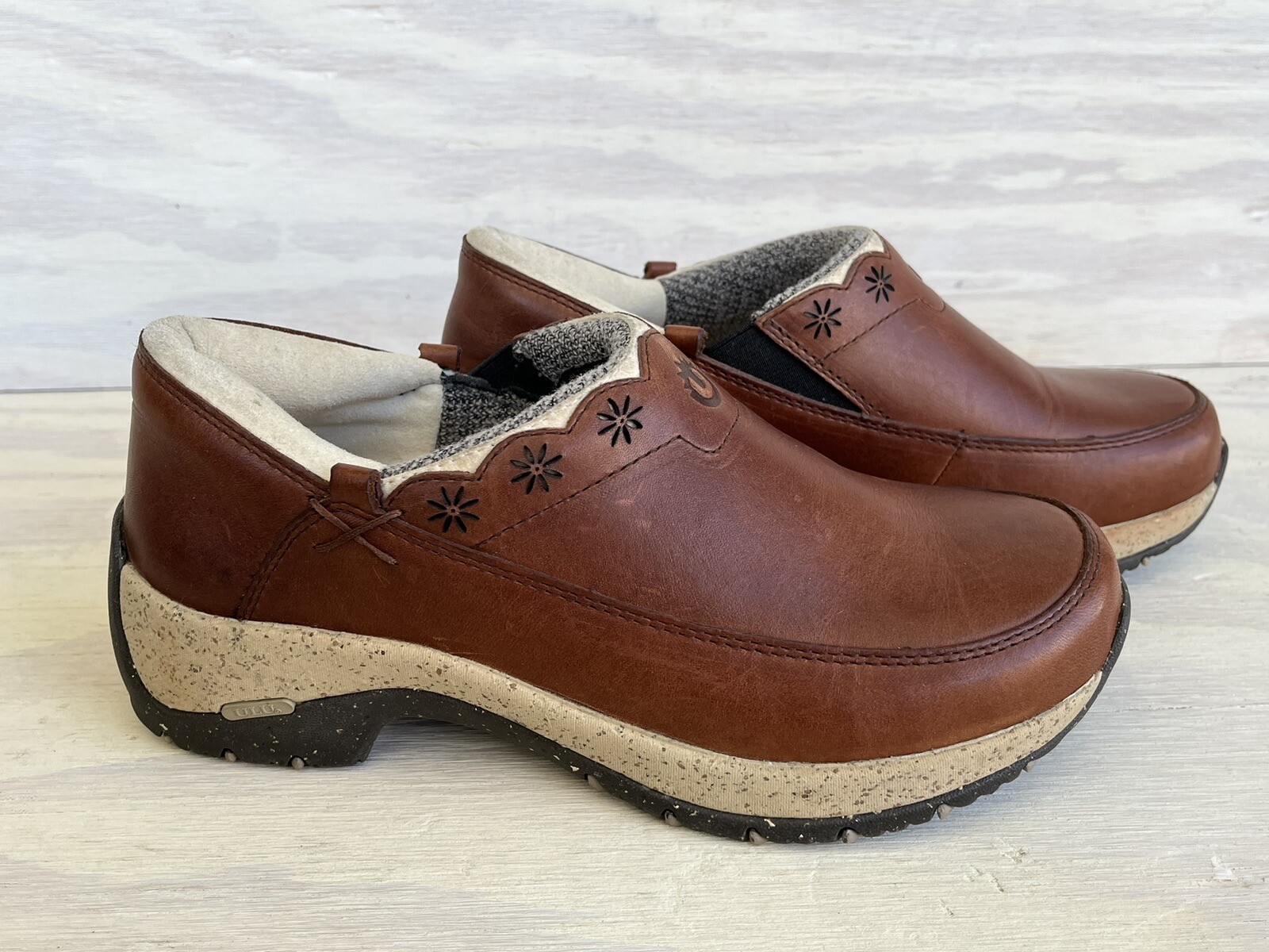 Ulu Brown Leather Slip Resistant Comfort Mules/Loafers Shearling Footbed Size 7