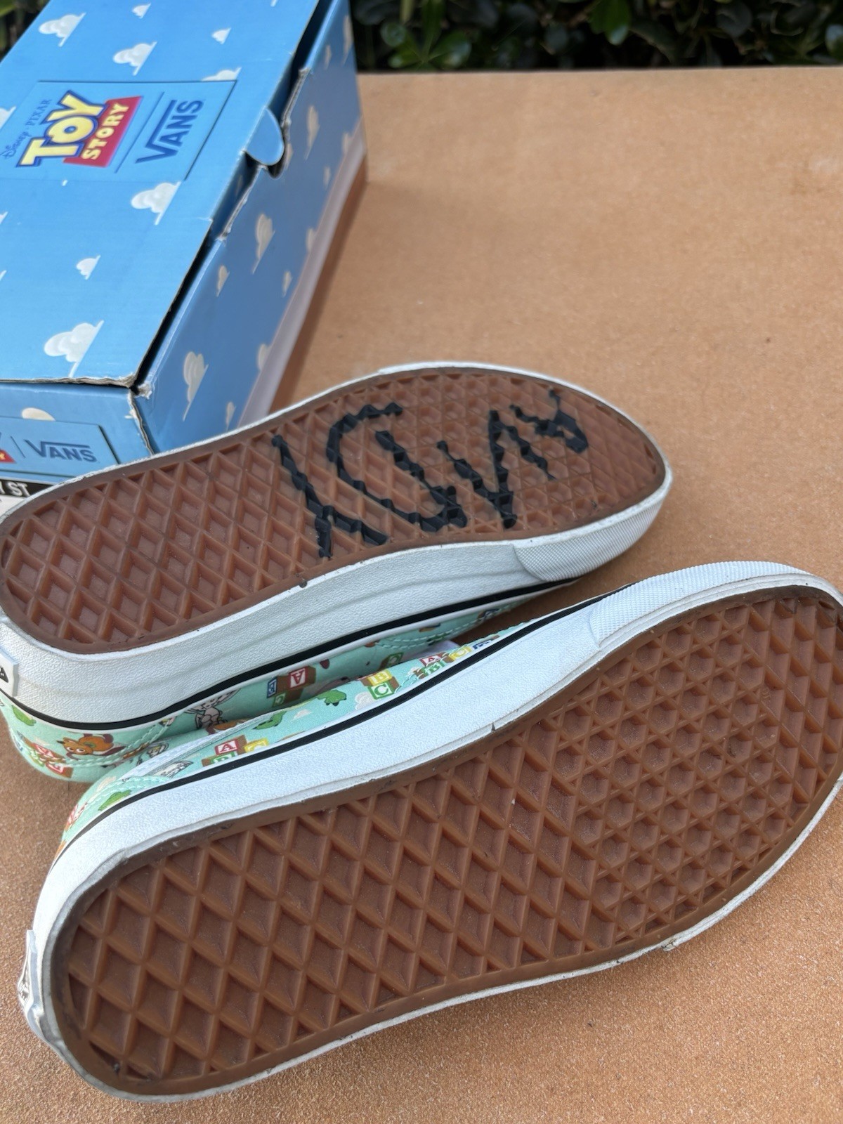 Toy Story Old School Andy’s Toys Vans W 6.5 M 5