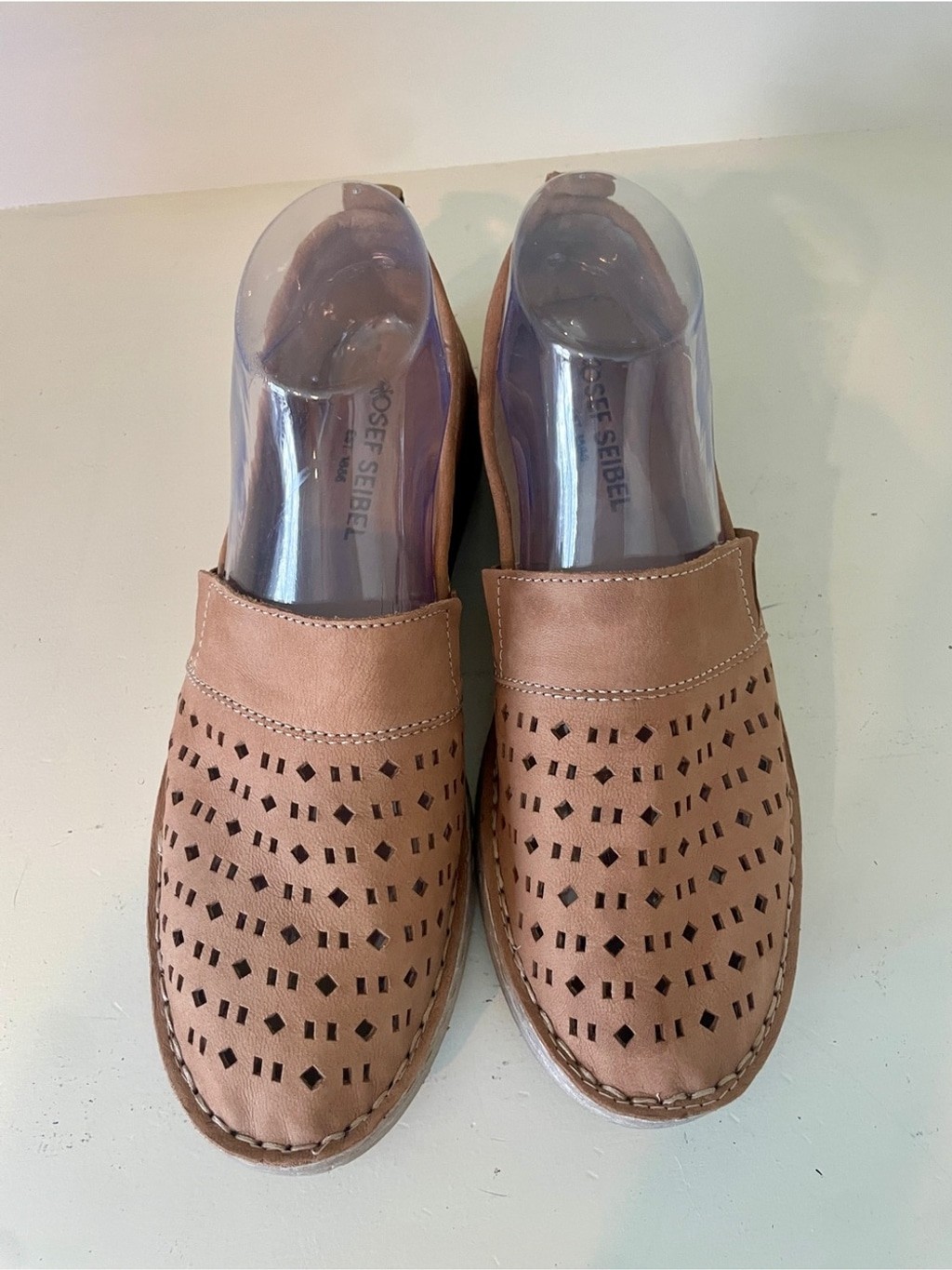 Josef Seibel Sofie Loafer 40 Creme Perforated Leather Slip On Laser Cut