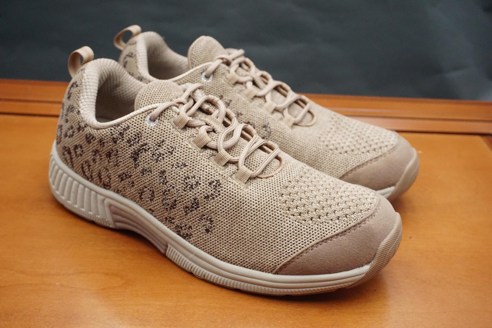 Orthofeet Coral Shoes Womens 9.5 Wide Beige Mesh Animal Print Casual Sneaker