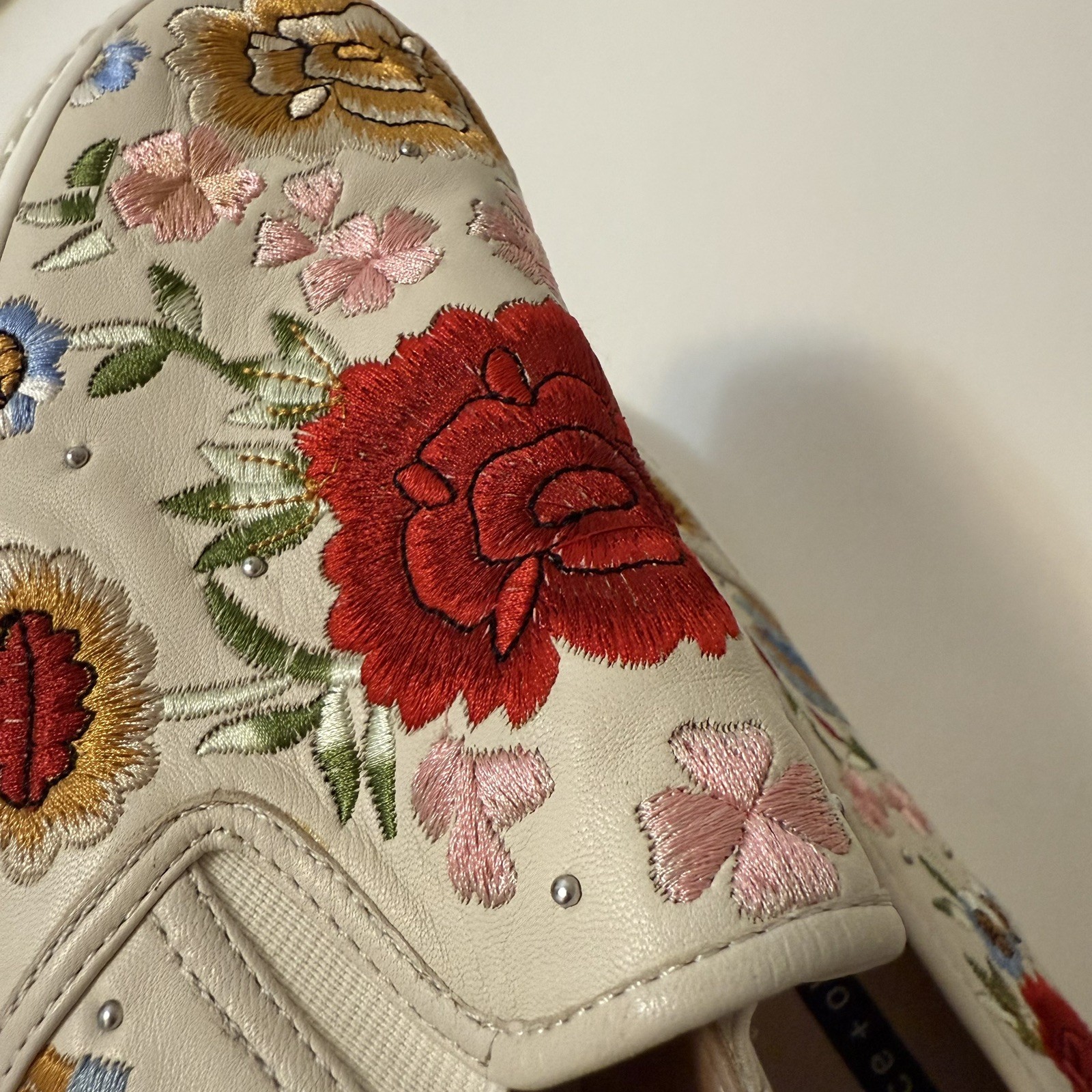 Alice + Olivia size 8 Sasha Floral Embroidered Slip-On Platform Sneakers Ivory