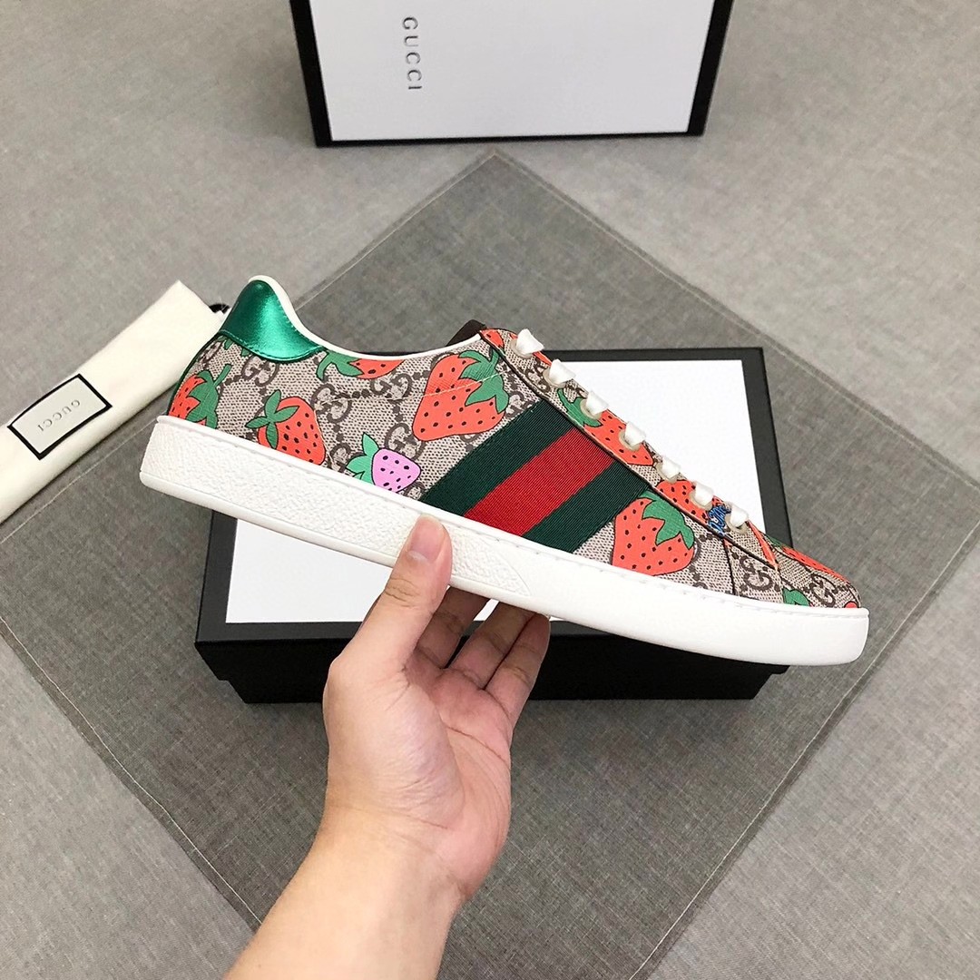 Gucci Women’s khaki strawberry prin Casual Shoes