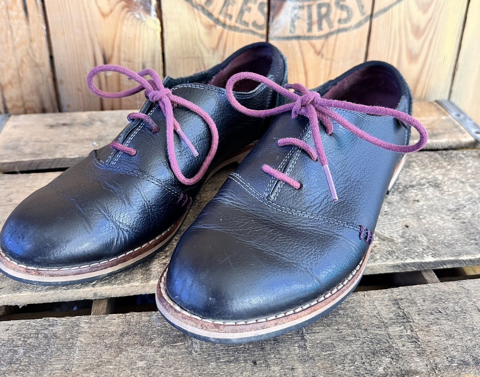 AHNU Oxford Black Shoes Preppy Emery Leather Lace Up Women’s 6.5 / 37