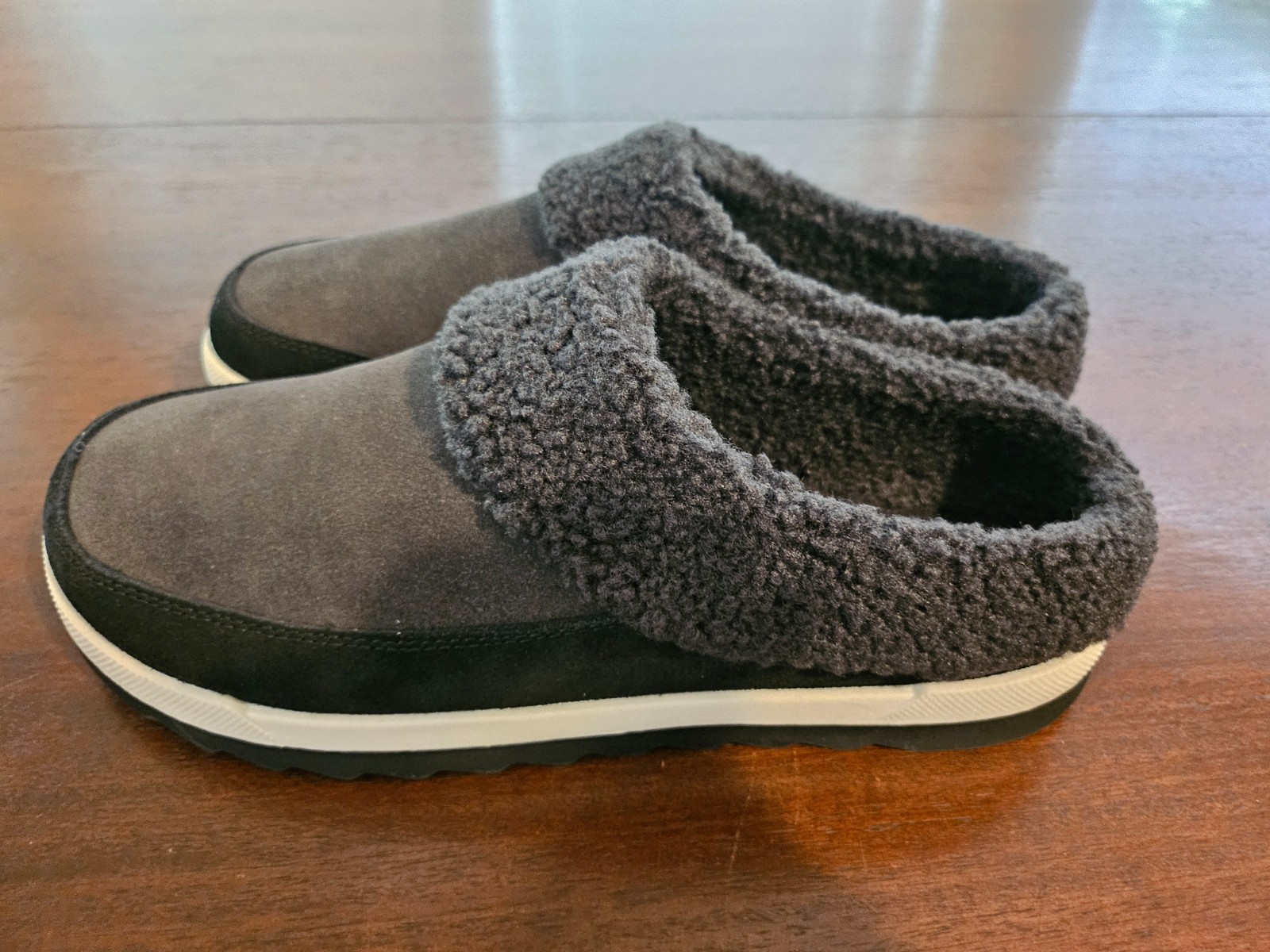 Cougar Water Repellent Suede and Faux Fur Clogs Black Gray Size 10