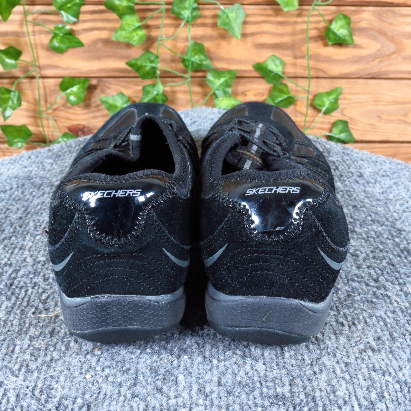 Skechers Breathe Easy Women Slip On Sneaker 8.5 Walking Shoe Black Suede Textile
