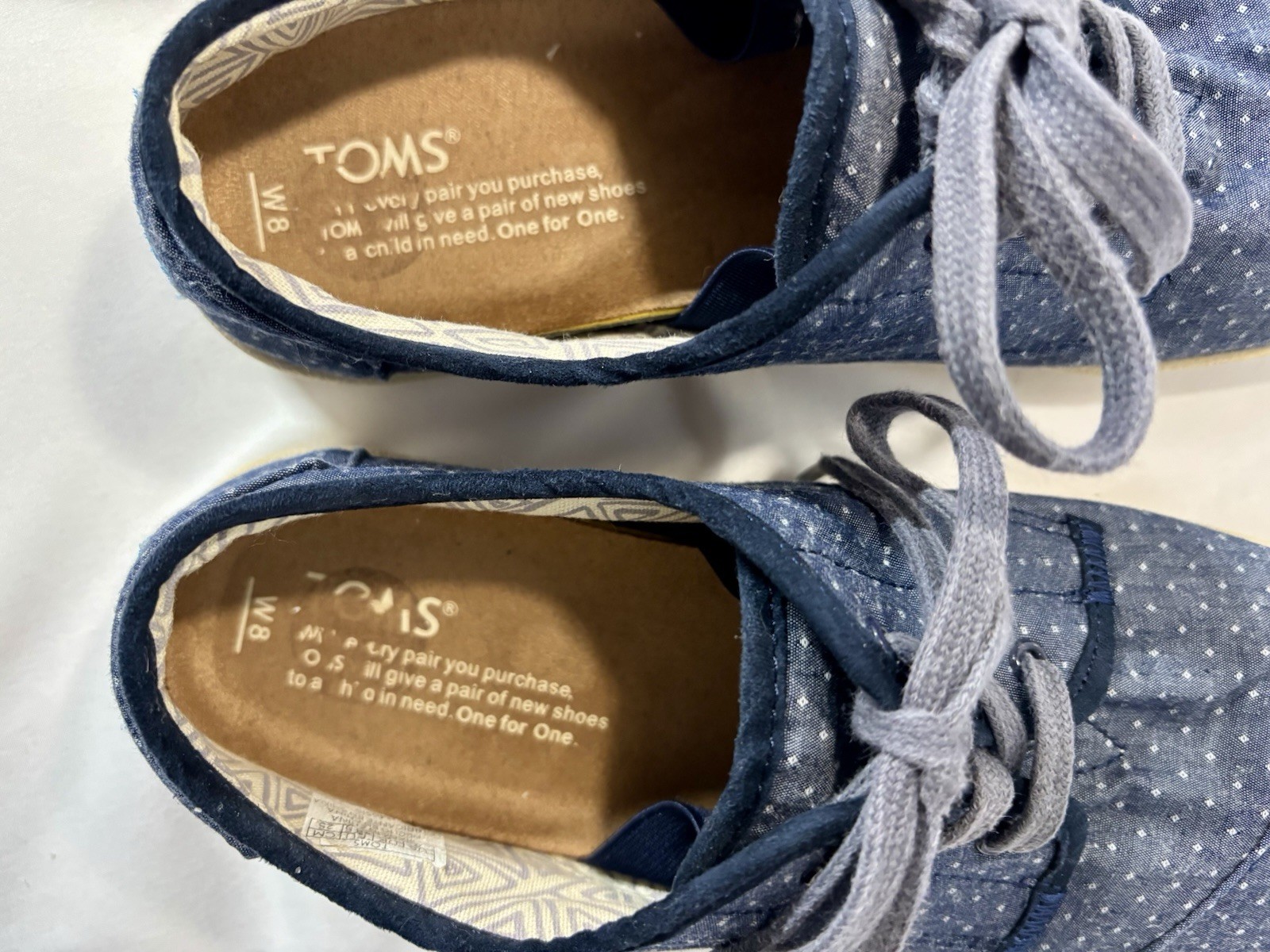 TOMS Women’s Casual Cloth Sneaker Blue w/White Polka Dots Lace Up Size W8 Used