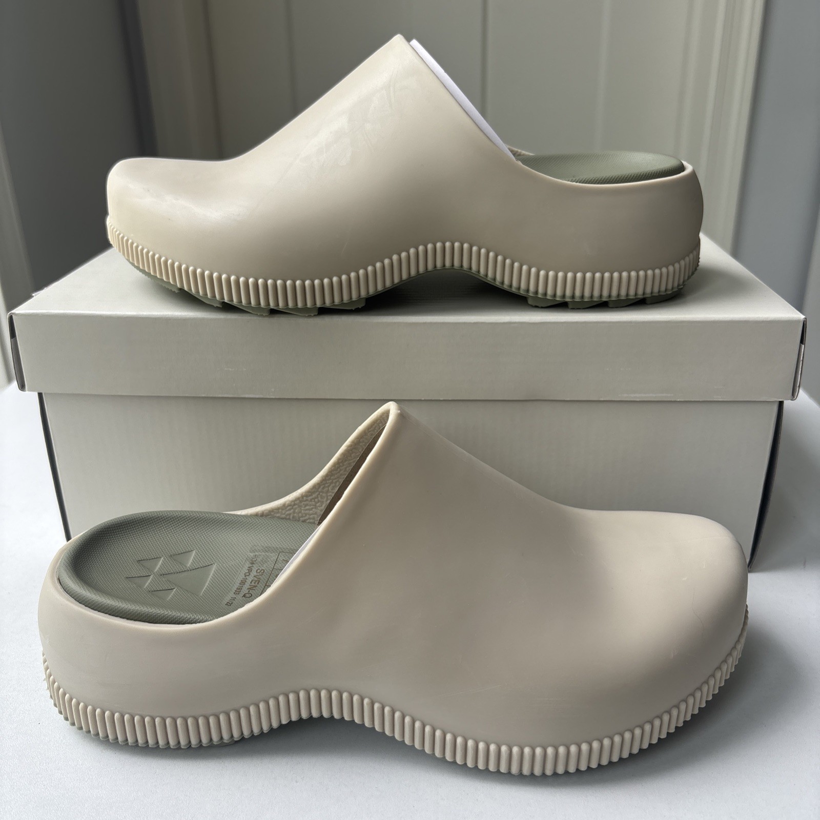 Cougar Sven-Q Sand Women’s 7 Molded TPE Water-Friendly Clog Shoes SVEN-Q New