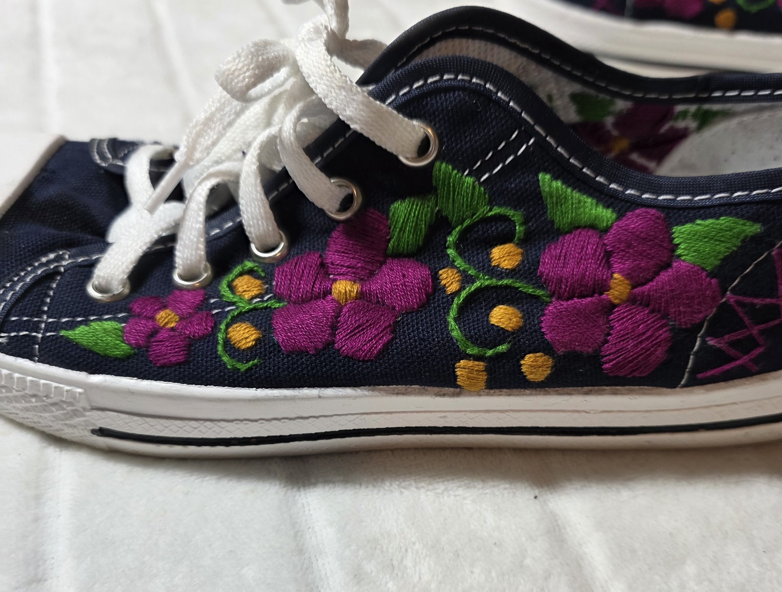 Mexican Artisanal Tennis Shoes Sz 7.5/8 Embroidered Flowers Cottage Core Boho