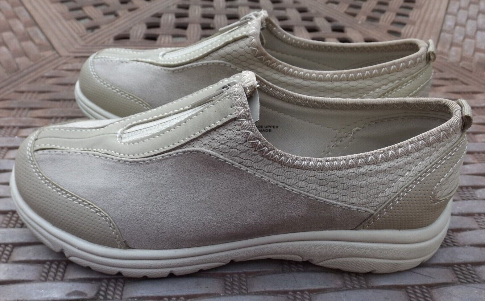 New St Johns Bay Sz 5 M Ecru Zip Suede Lightweight Tennis Shoe Activewear Shoes