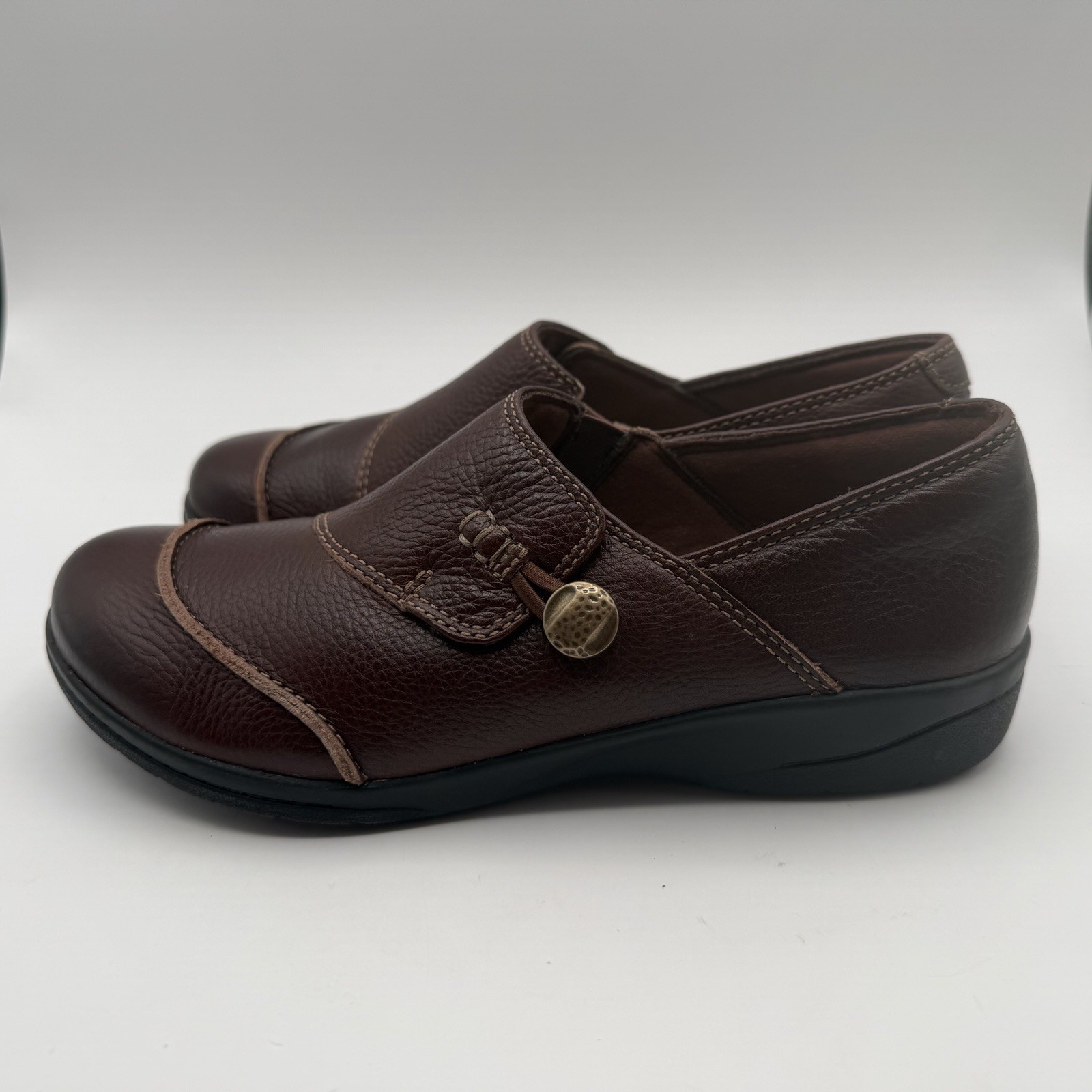 Clarks Cora Poppy Brown Leather Women’s Shoes Sz 7 M Button Loop Loafers