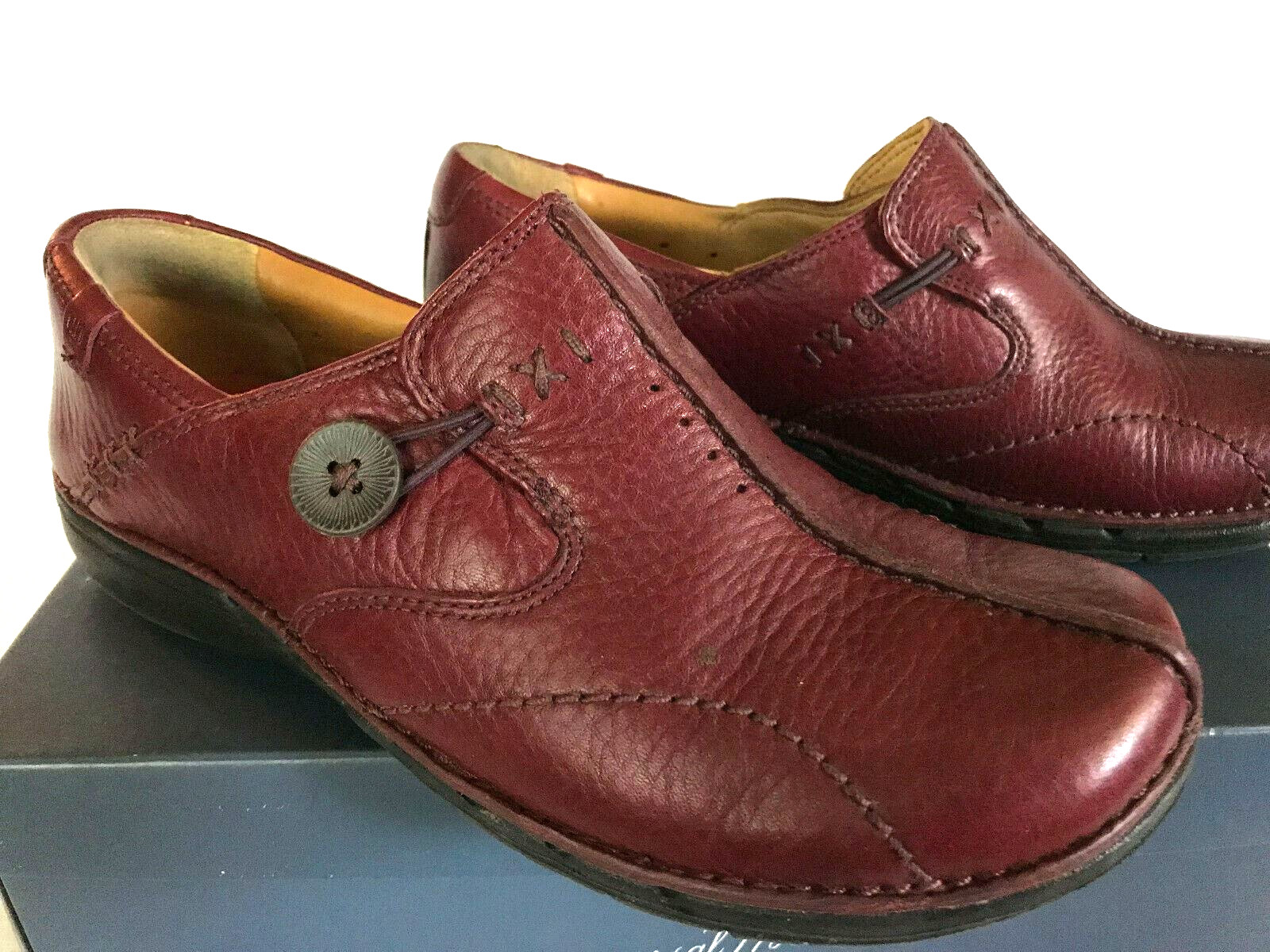 Clarks Un.Loop 86482 Red Leather Button Split Loafers Shoes Women’s US 6M