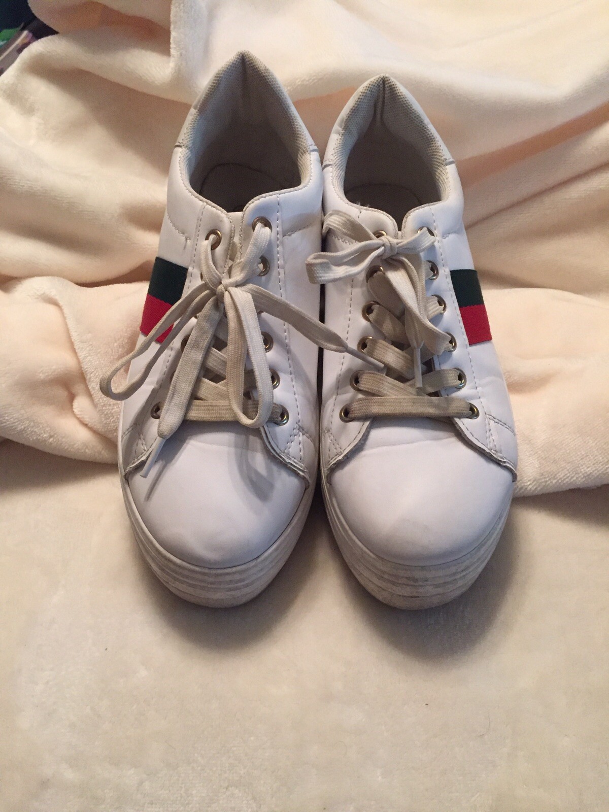 Top Moda Vegan Faux Leather Low Top Green Red Stripe Casual Fashion Sneakers 8.5