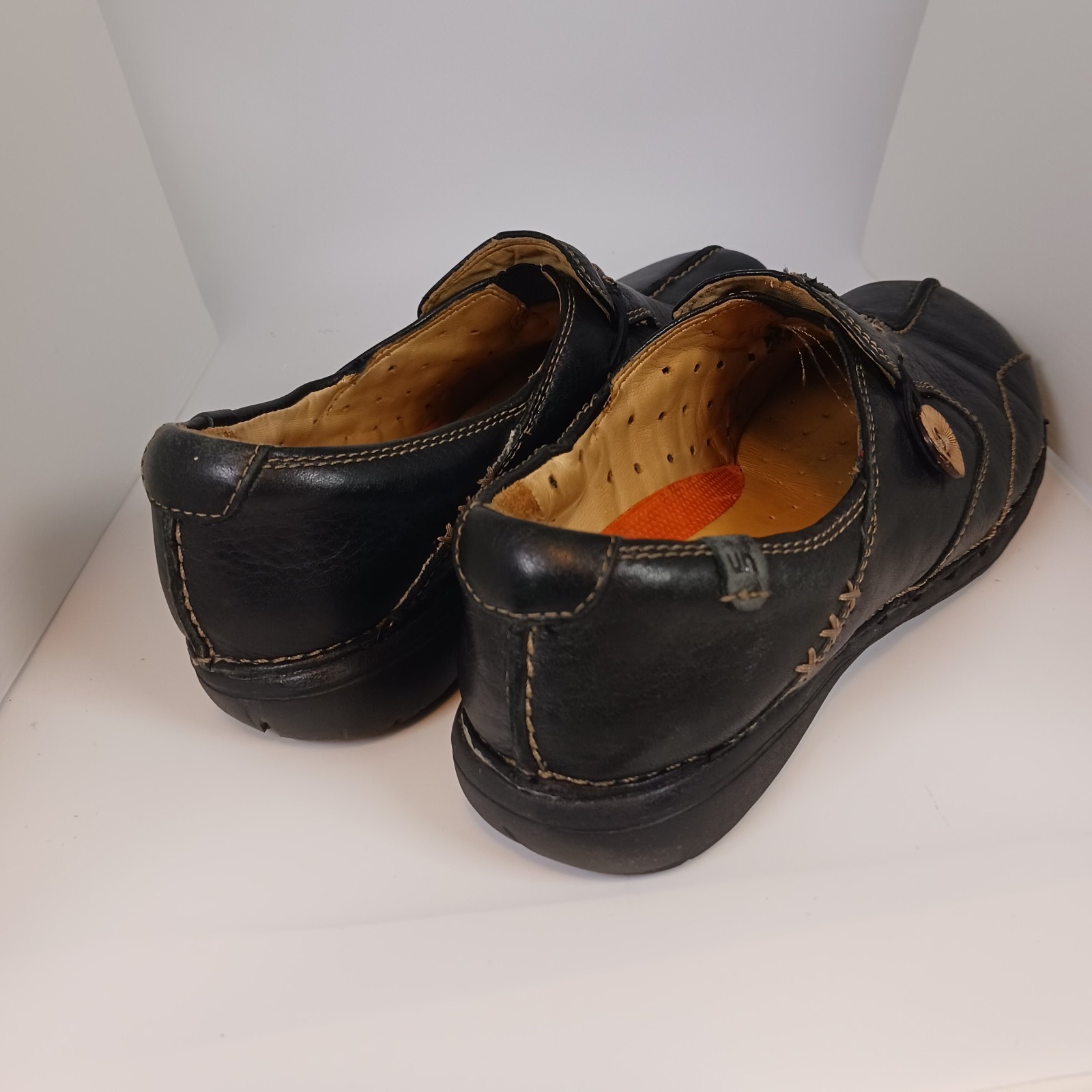 Clarks Unstructured Un Loop Women’s 7M Black Leather Slip‑On Comfort Shoes