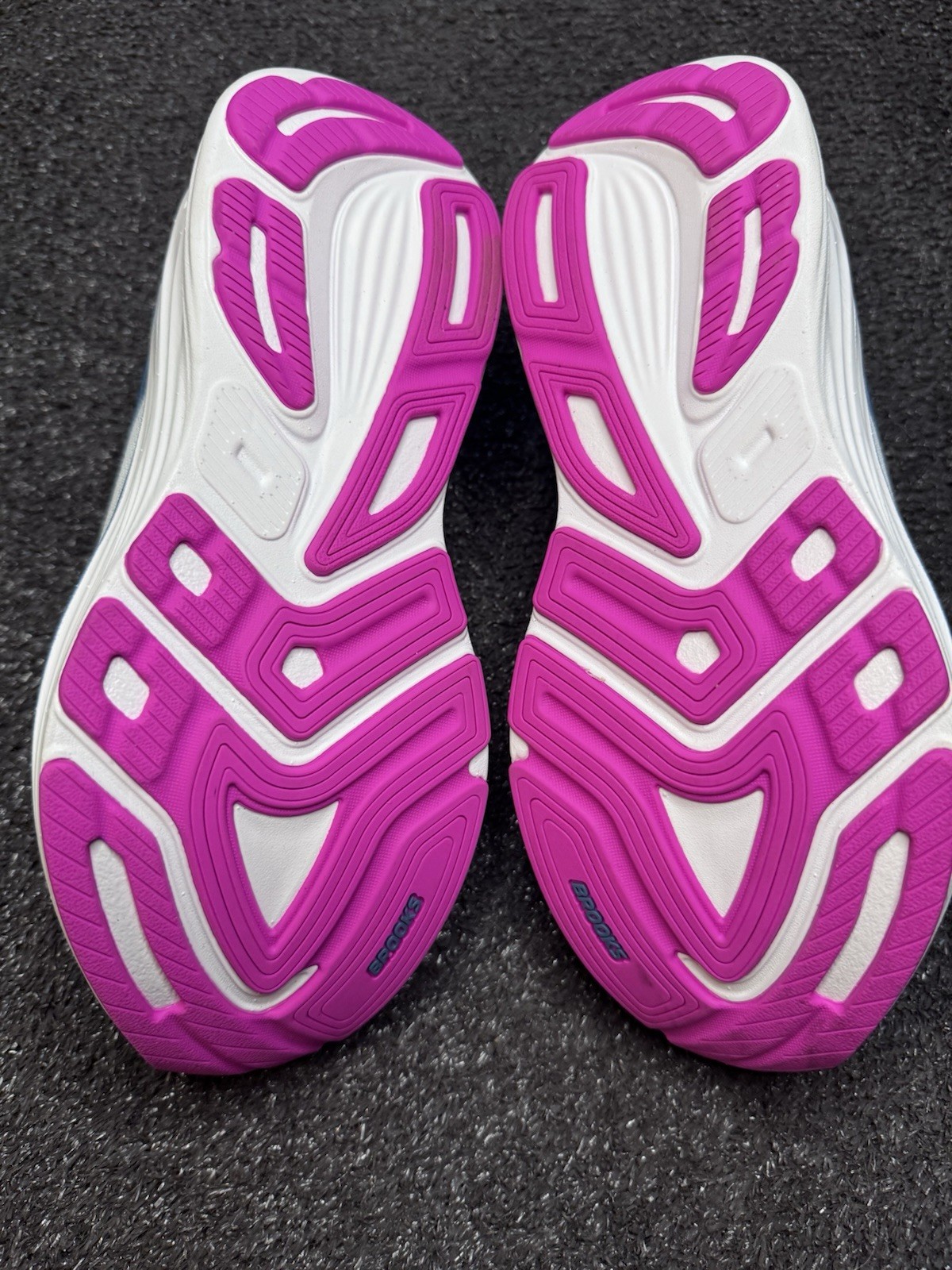Brooks Revel 8 Women’s Size 8 Running & Walking Shoe White/Moonlight/Pink