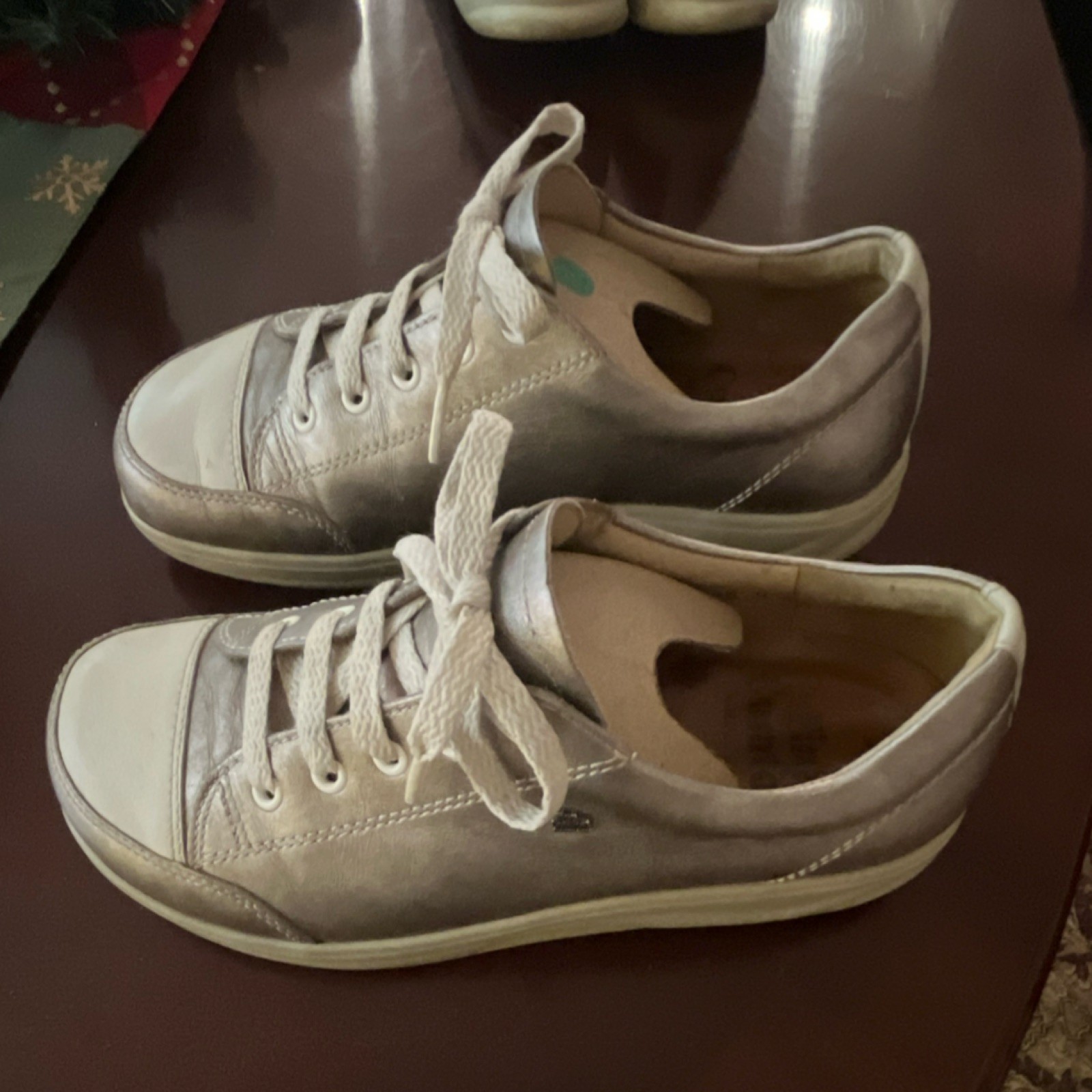 Finn Comfort Silver and White leather Ikebukuro walking shoe women’s US7 UK 41/2