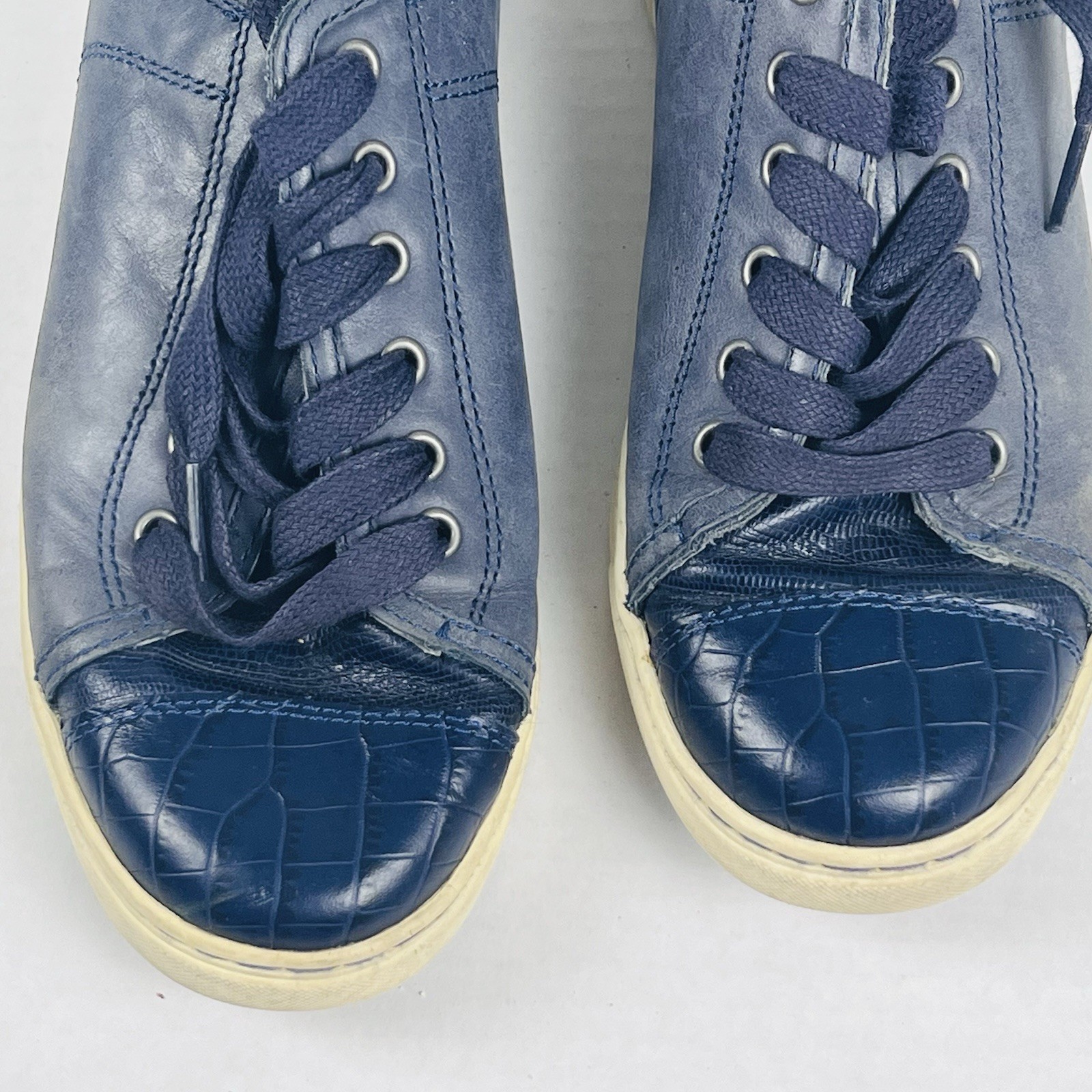 UGG Sneakers Womens 8 Blue Suede Low Top Casual Comfort Walking Travel Shoes