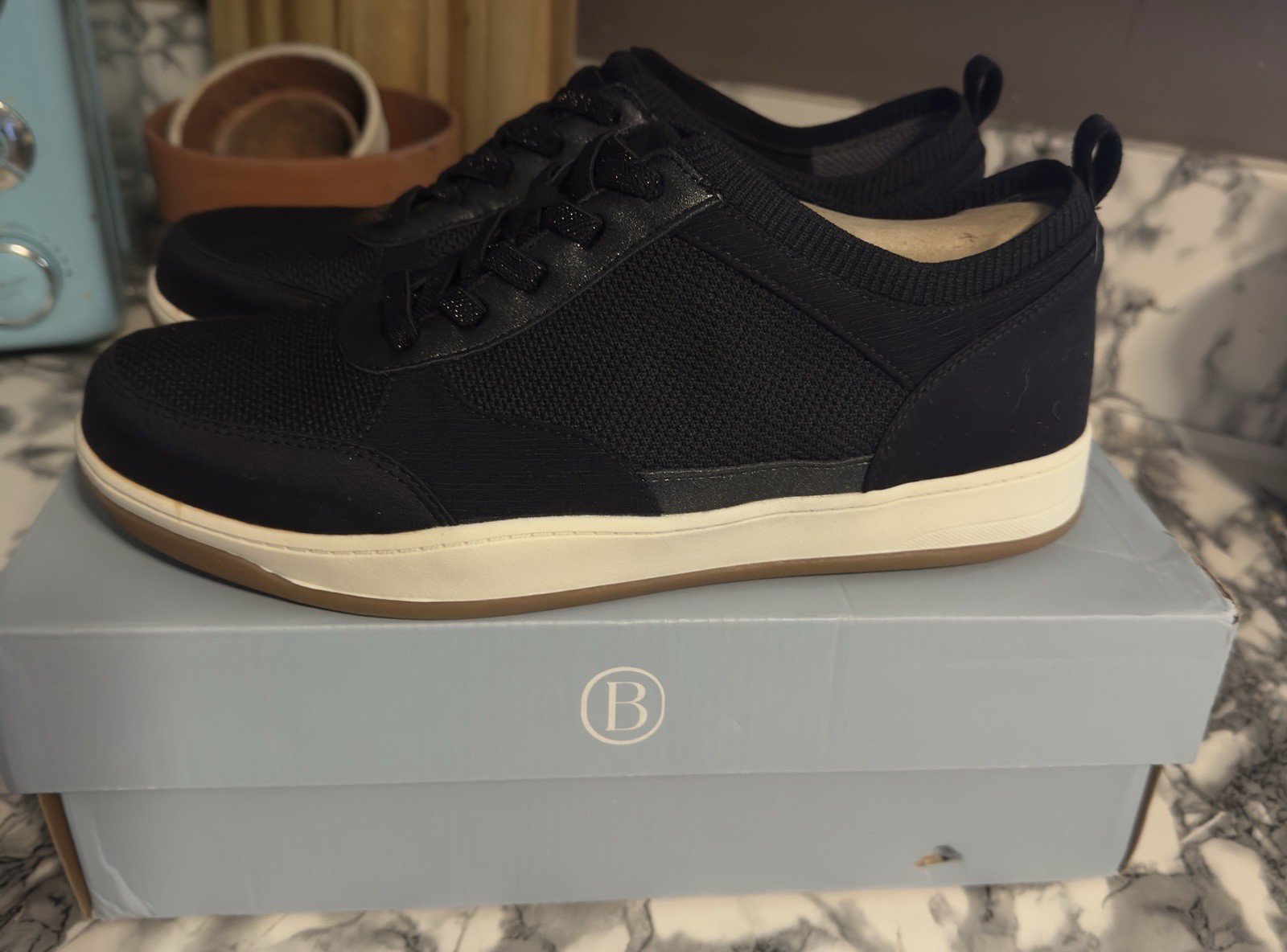 BZEES for LifeStride Dynamic Women’s Black Fabric Lace-Up Sneaker 9.5 W Washable
