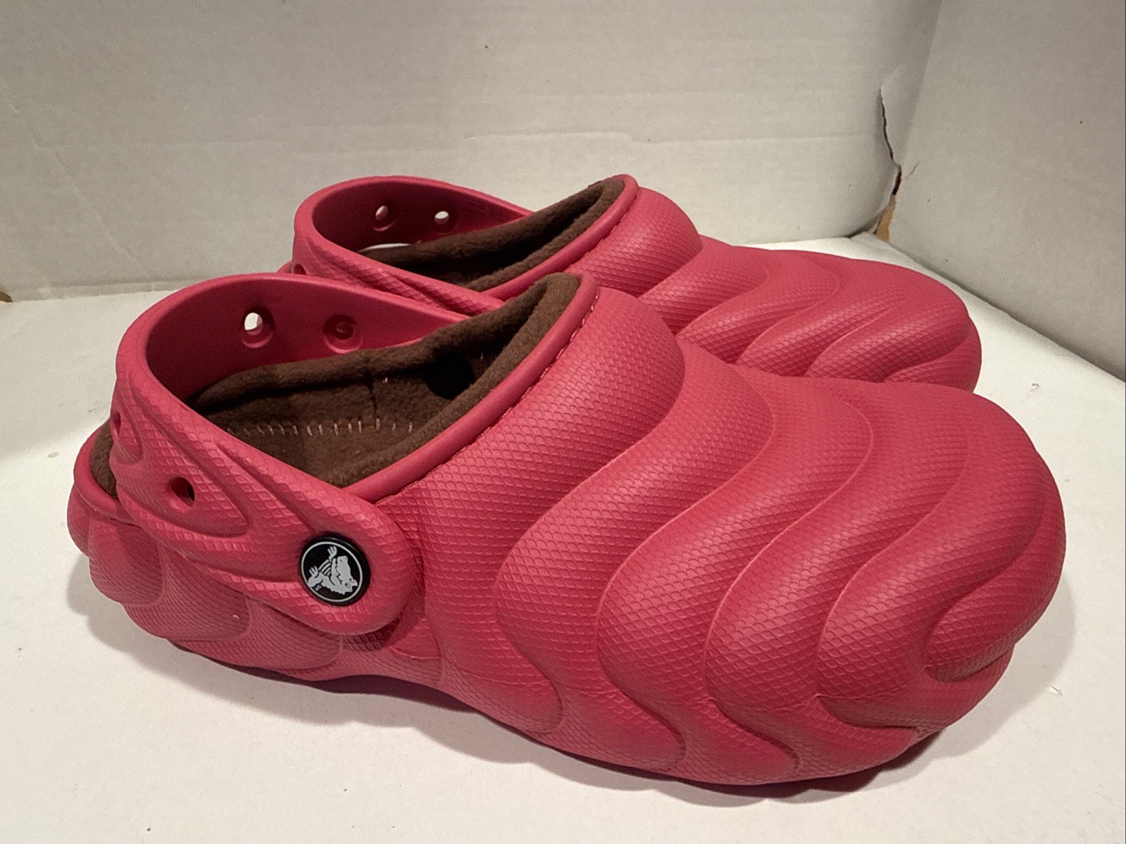 Crocs Classic Over Puff Slip-On Clog Fleece Lined Dragon Fruit Women’s Size 6