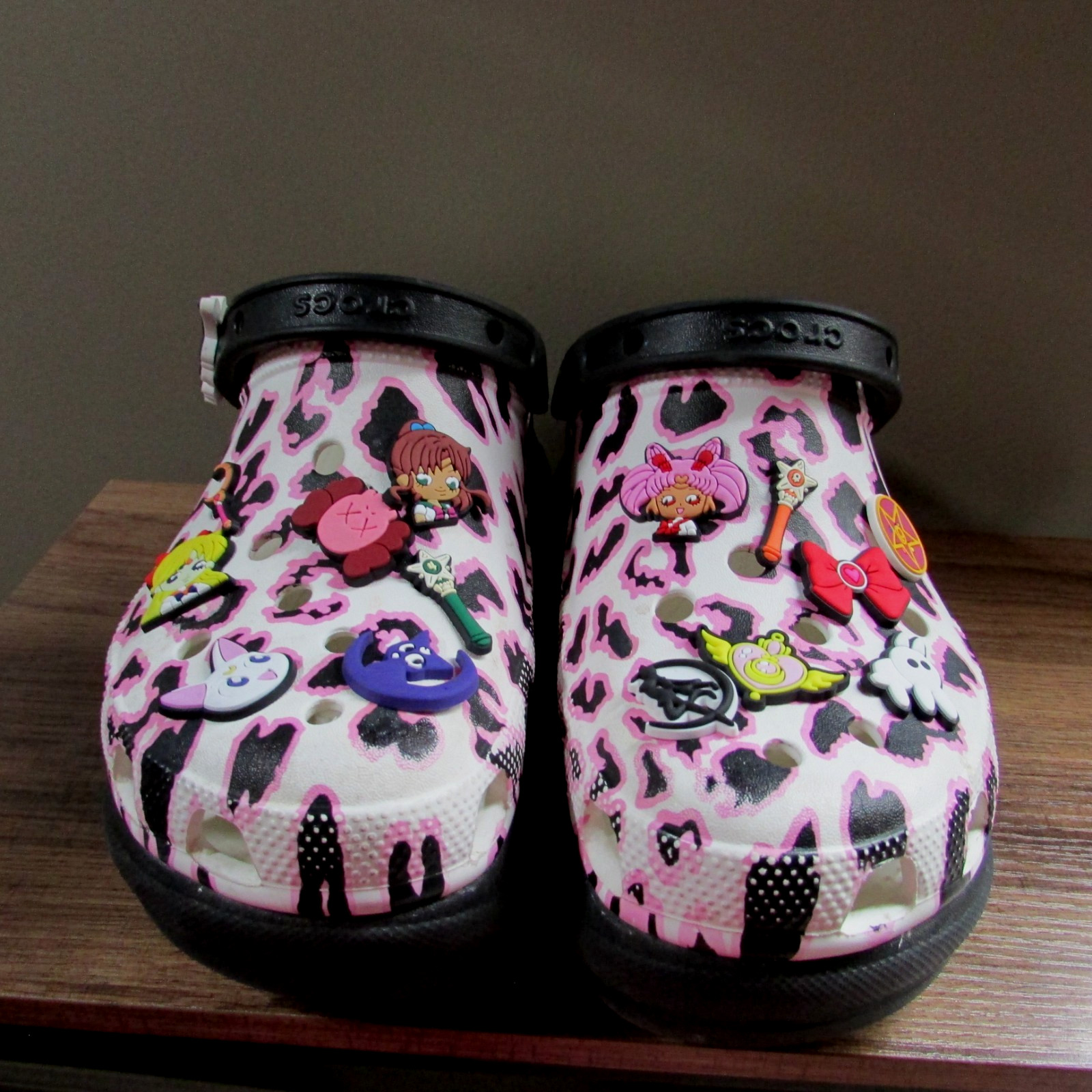 CROCS Ron English Party Animals Bae Limited Edt platform leopard/jibbitz clogs 9