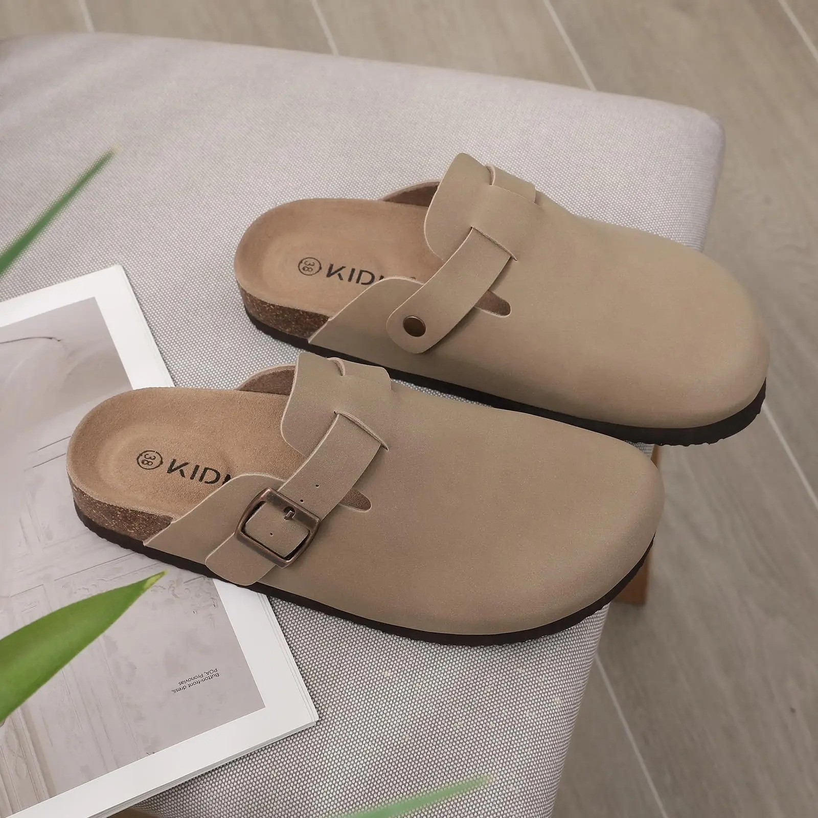 Women’s Comfortable Bueno Cow Suede Clog
