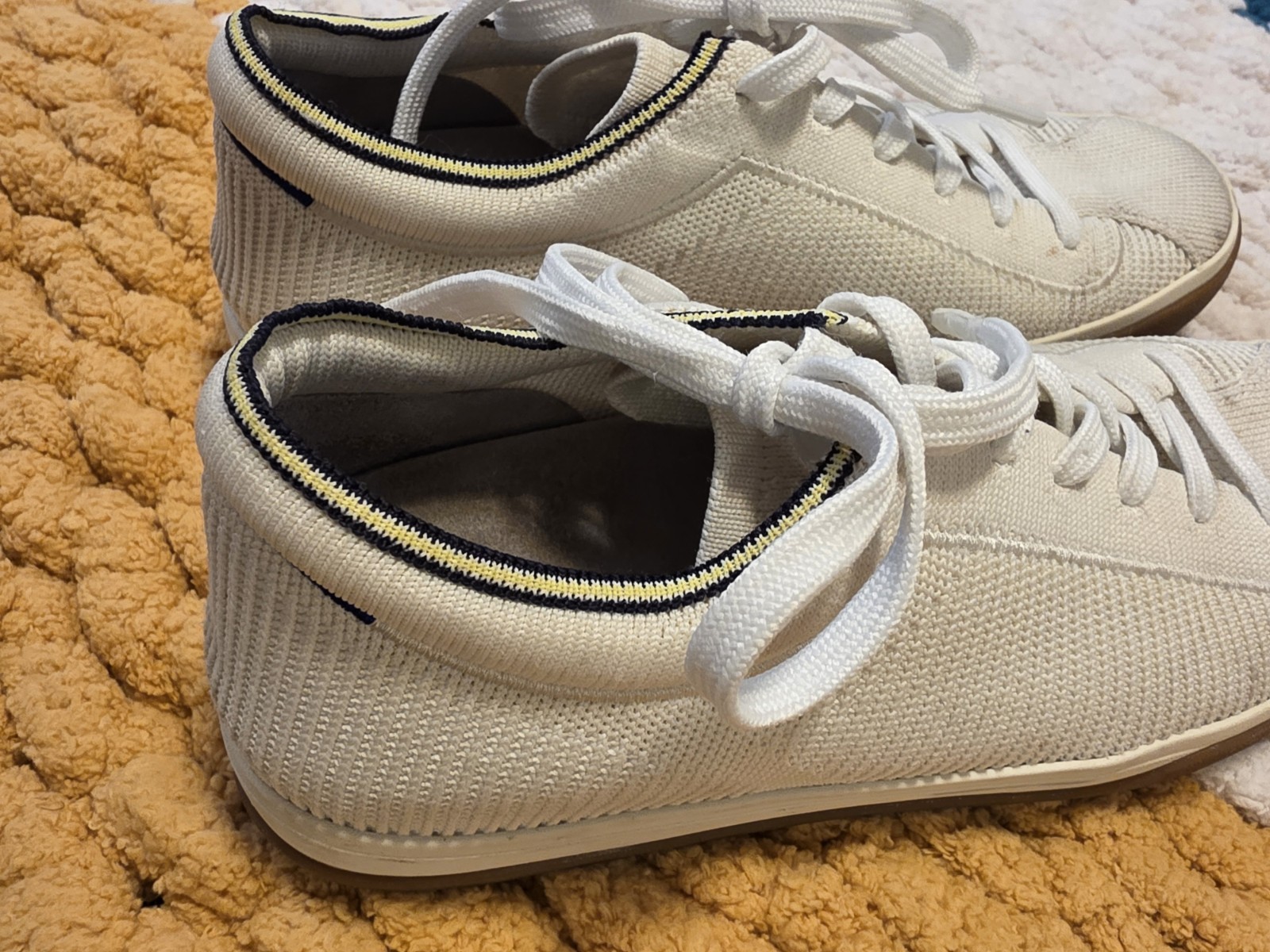 Rothys Womens Blonde Size 8 Cream Lace Up Round Toe Low Top Sneakers