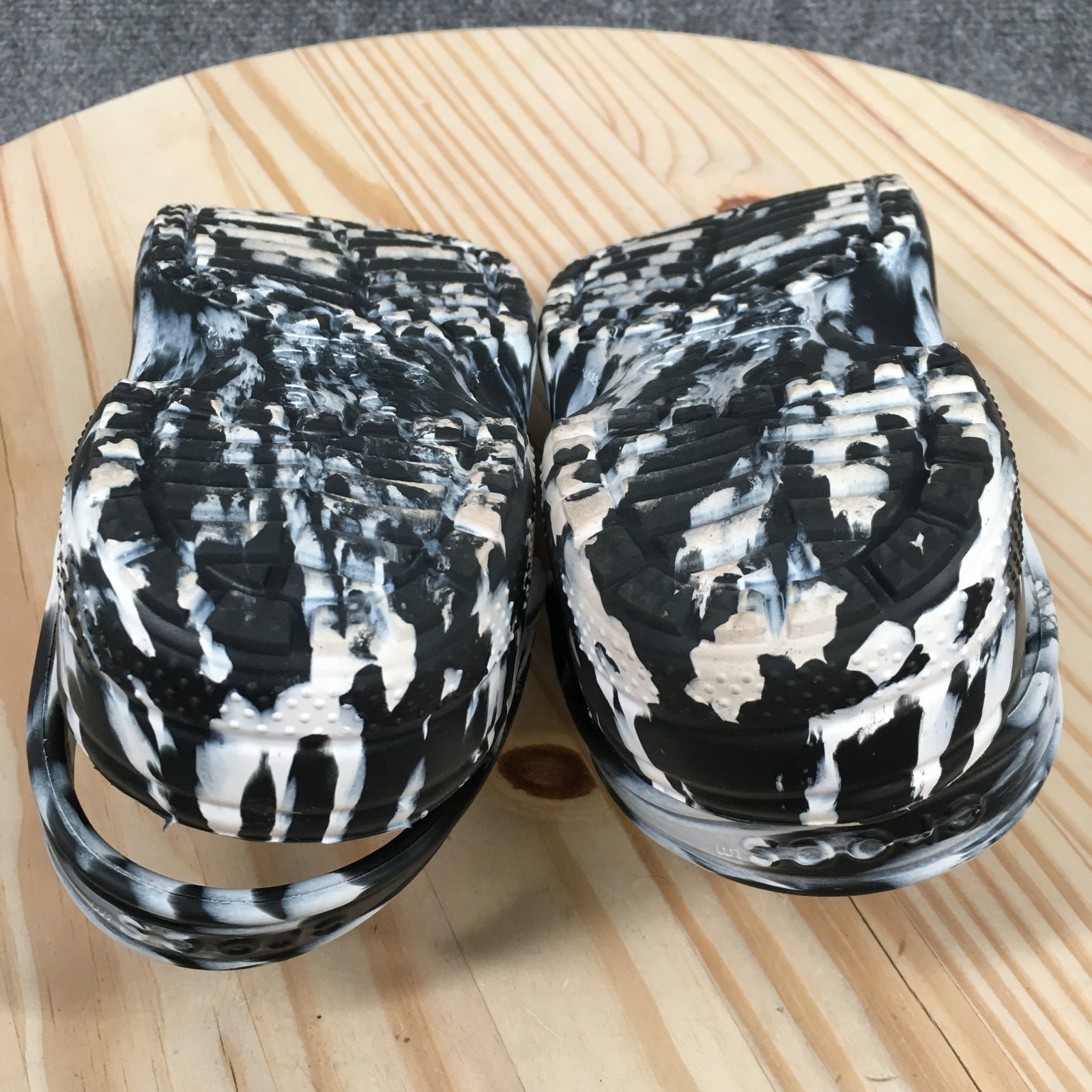 Crocs Classic Marbled Clog Womens 8 White Black Croslite Heel Strap 206867