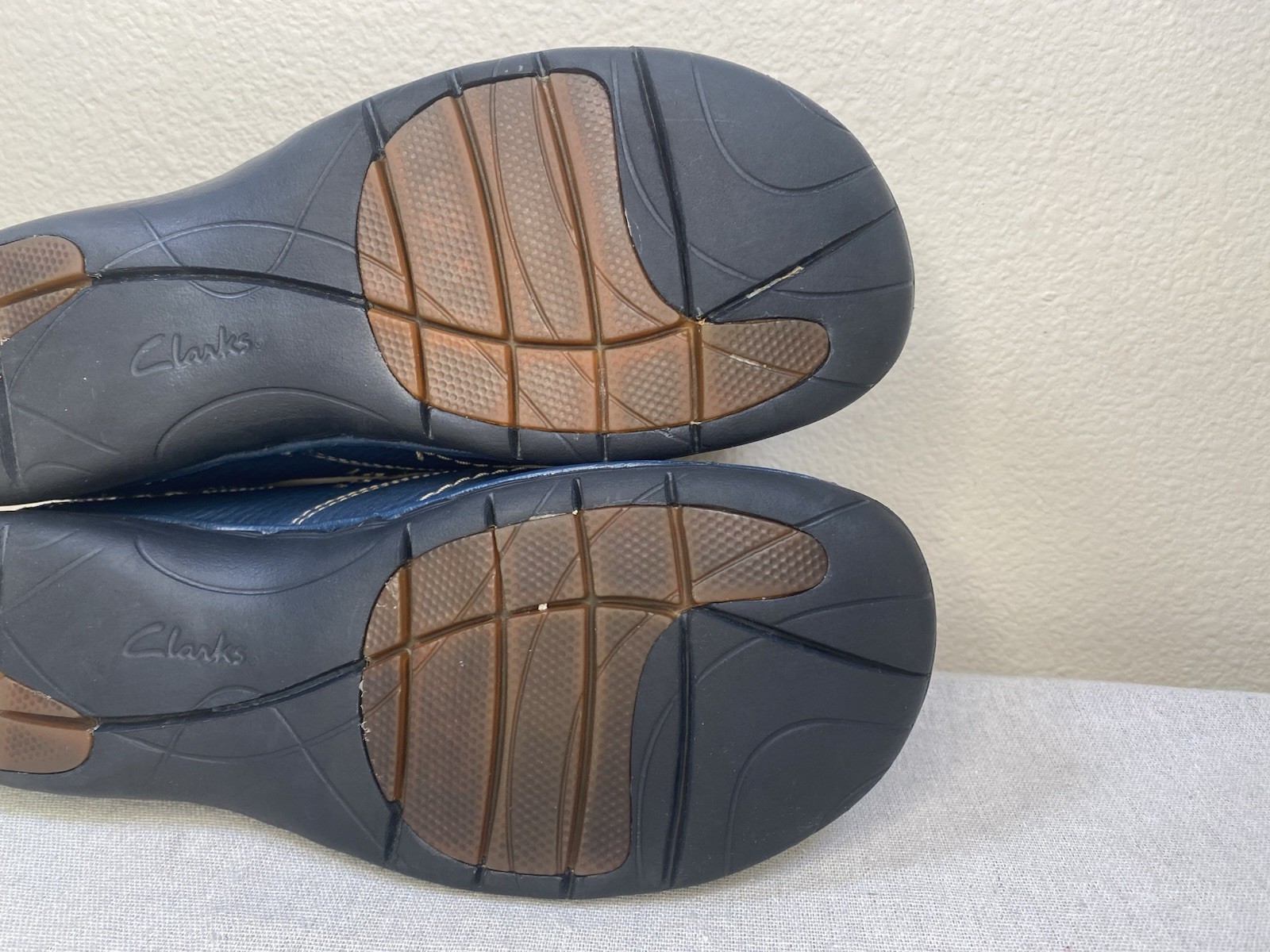 Clarks Unstructured Un.Loop Blue Leather Womens 9 US/40EU Slip-On Comfort Shoes