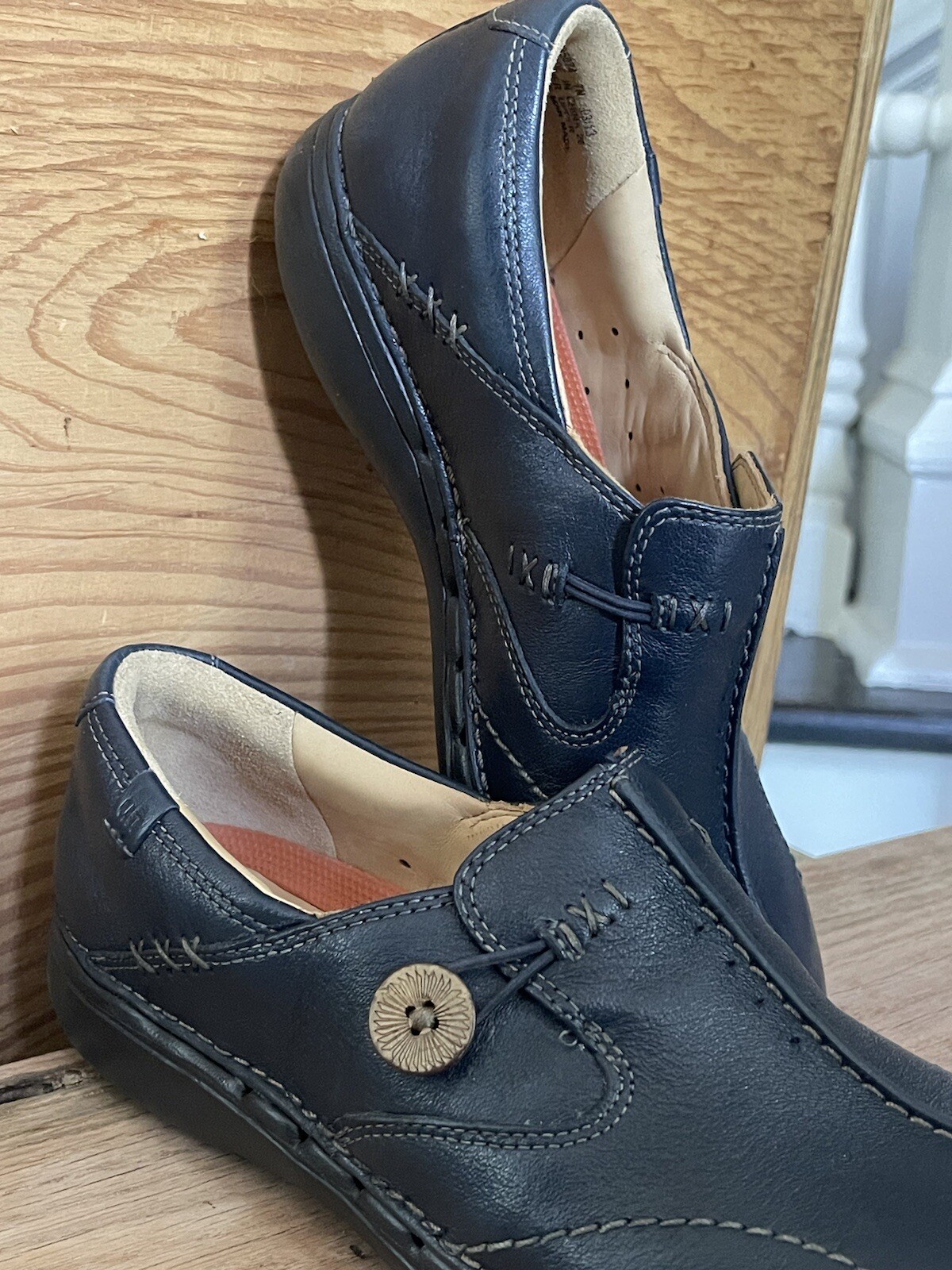 Clarks Womens Shoes Navy Leather Size 7 N Slip On Comfort Unstructured Un Loop