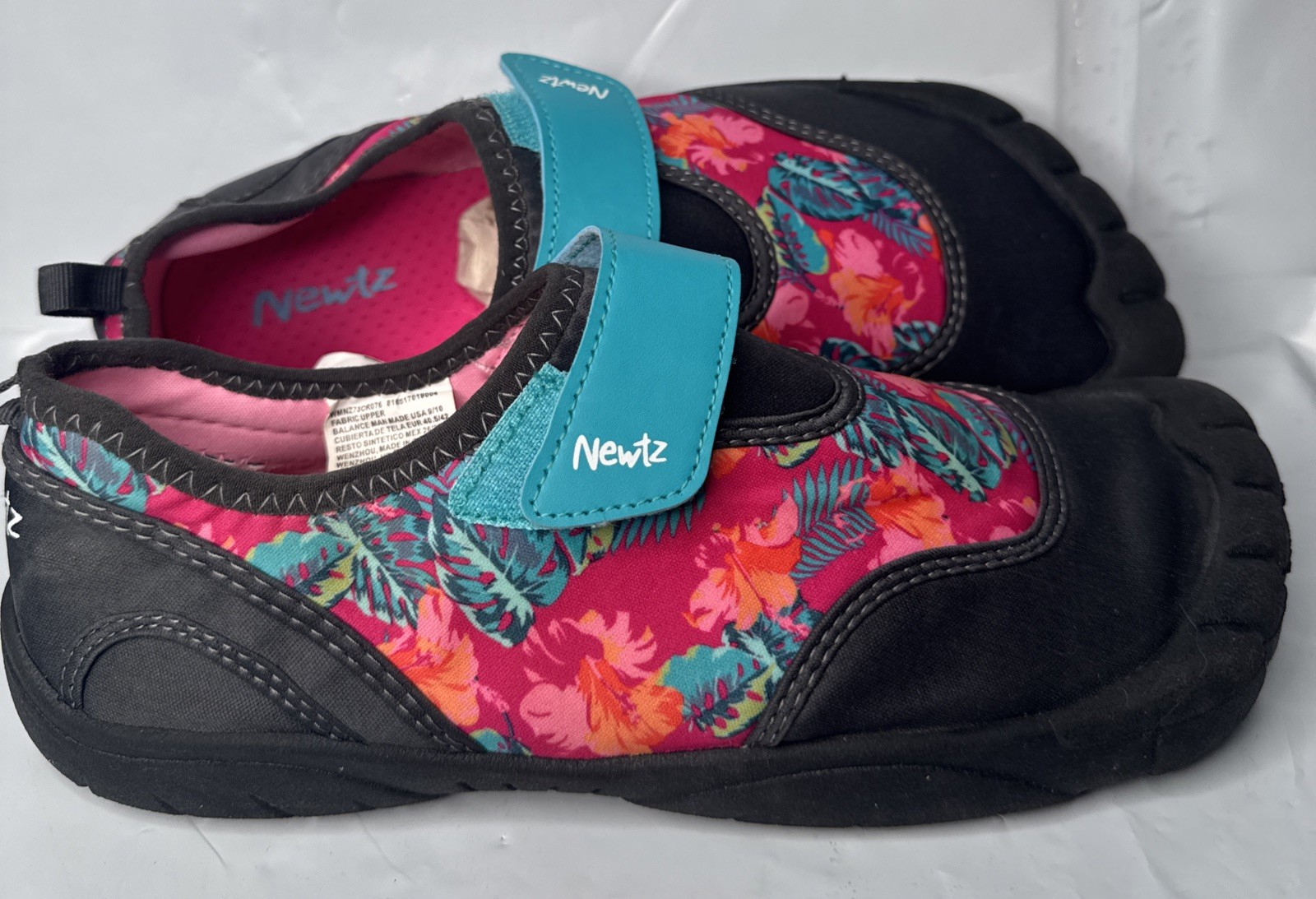 Newtz Water Shoes Womens Sz 11 Slip On Beach Vacation Travel Pink Tropical