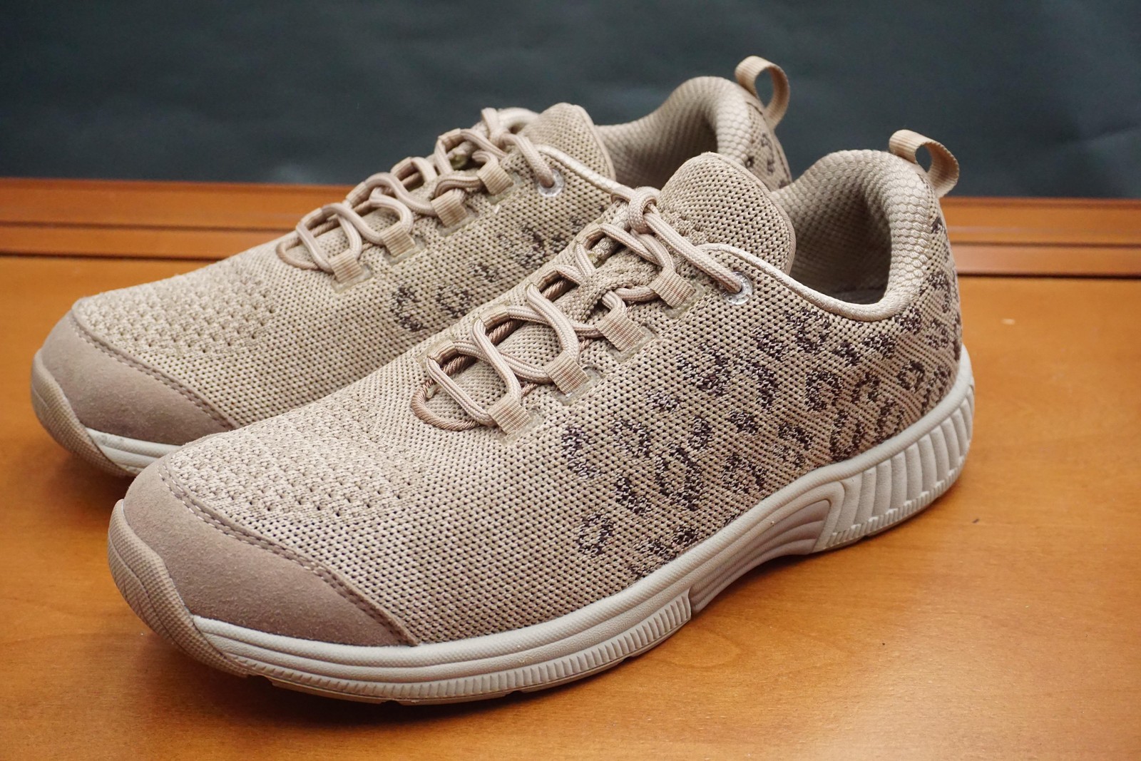 Orthofeet Coral Shoes Womens 9.5 Wide Beige Mesh Animal Print Casual Sneaker