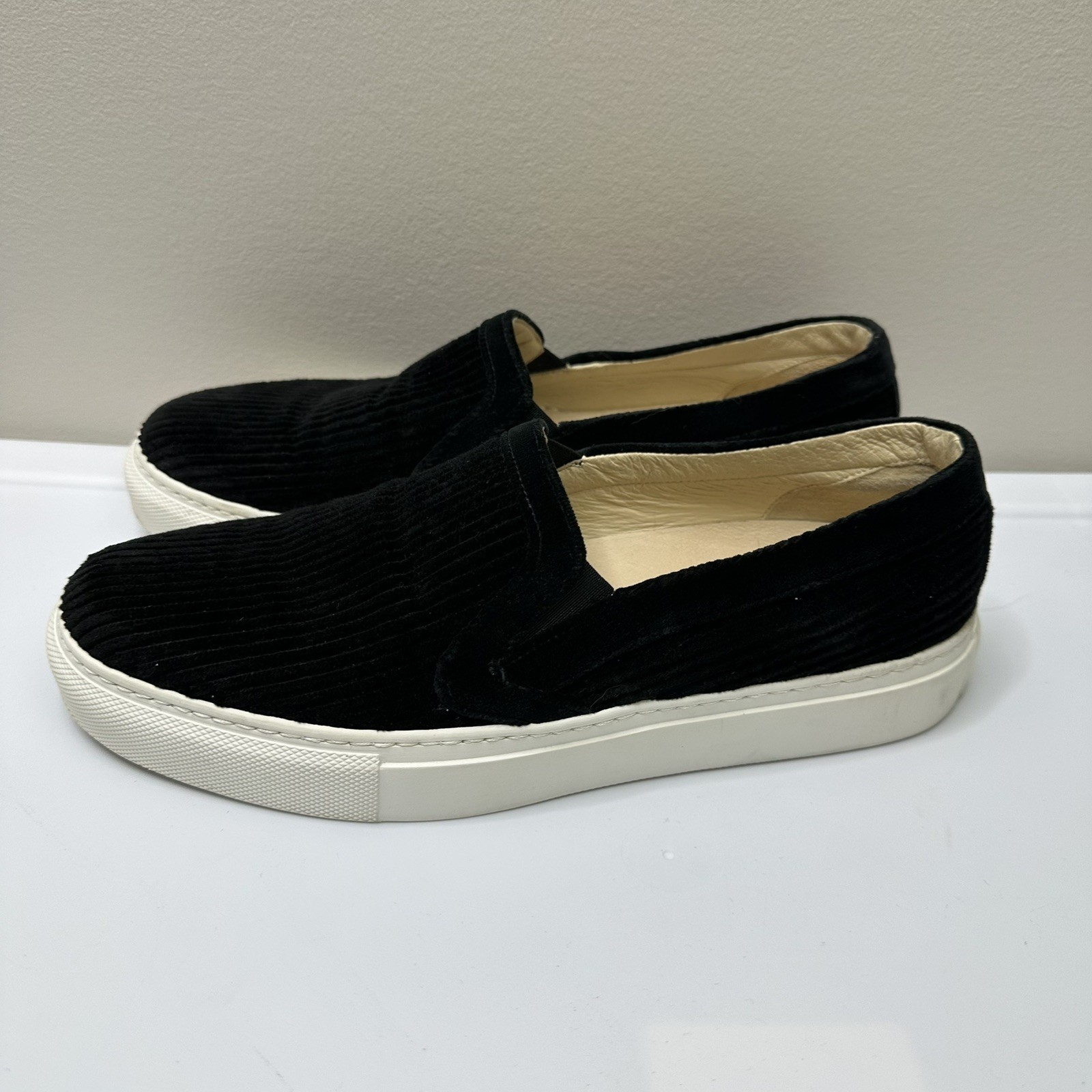 M Gemi Sneaker Shoe Women’s Size 39 Black Corduroy Slip on Loafer Casual Walking