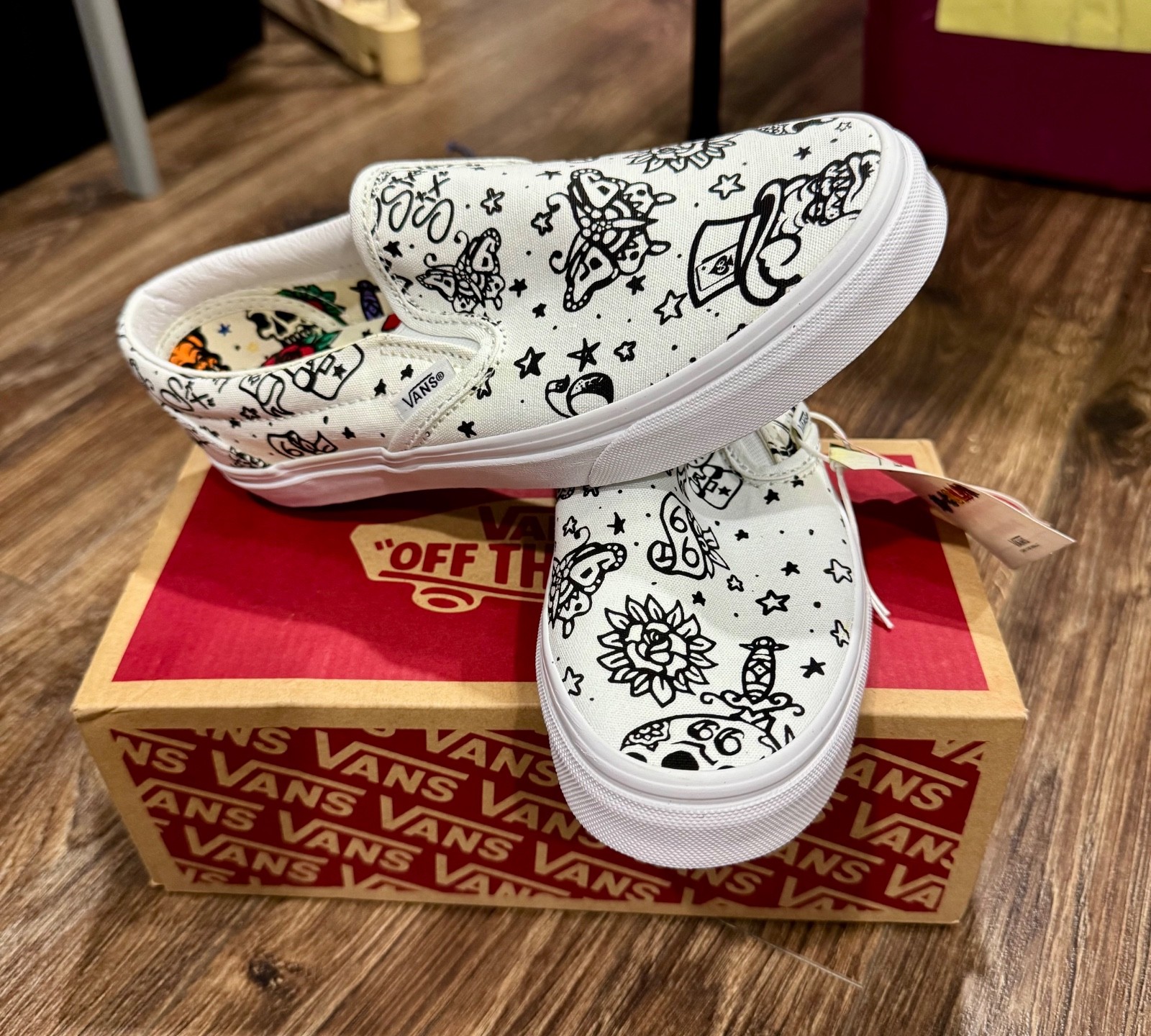 New in Box/New with Tags U-Color Vans Classic Slip-On Shoes Size W-5 M-6.5