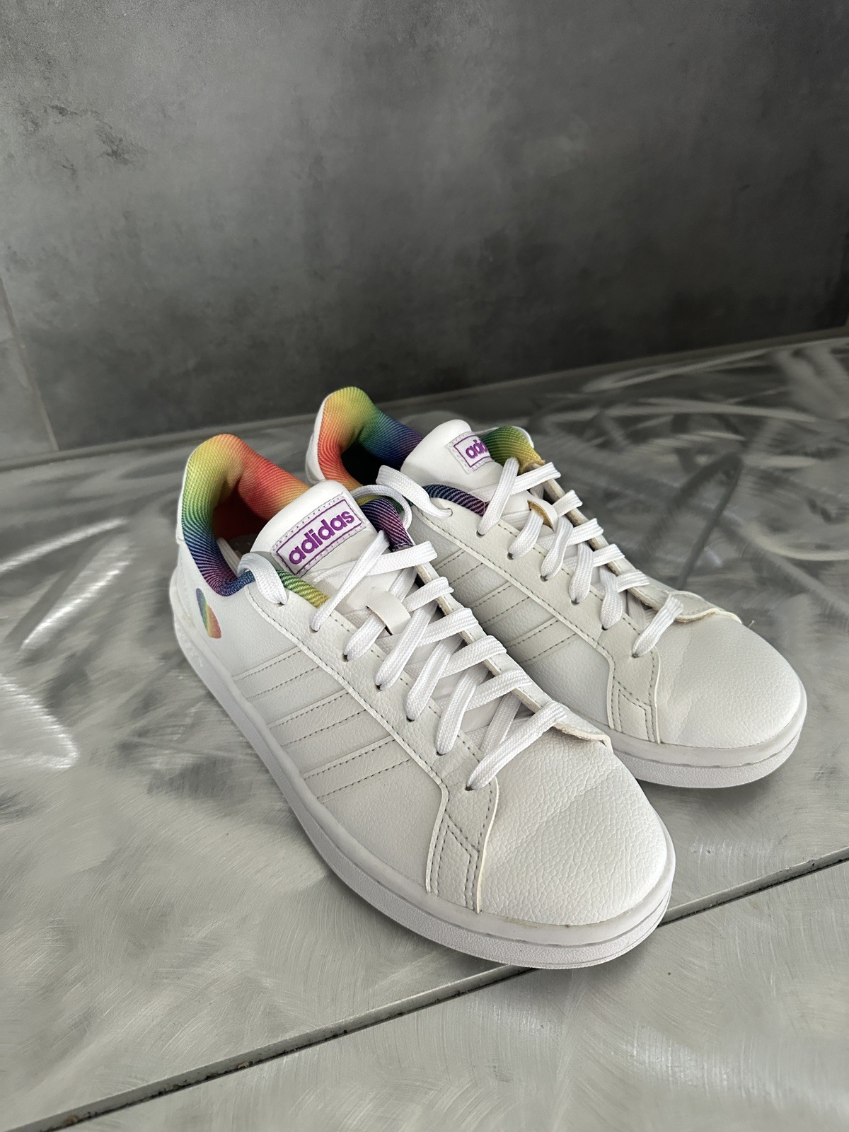 ADIDAS GRAND COURT PRIDE SNEAKERS 6.5 WOMENS WHITE RAINBOW WOMENS CLOUDFOAM
