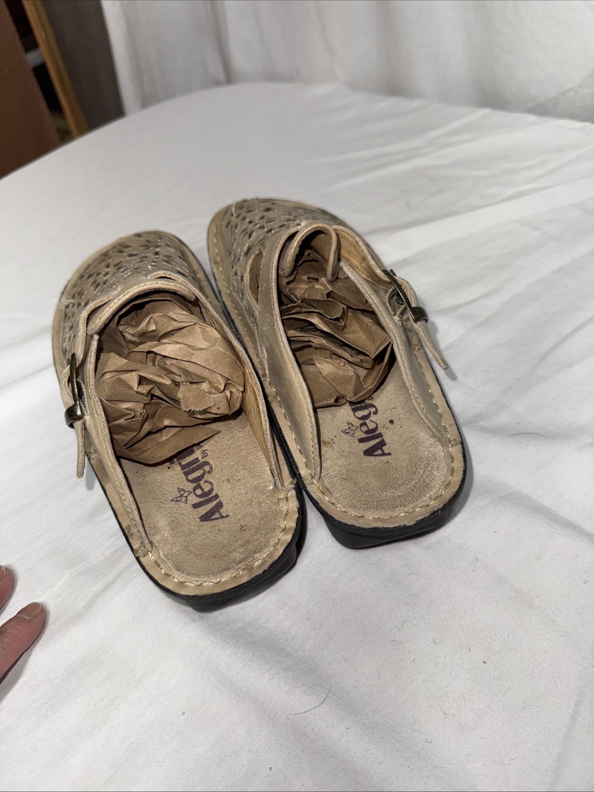 Alegria Classic Women’s Clogs Sz 7 (37) Tan/ Beige Laser Cut Floral Slides EUC