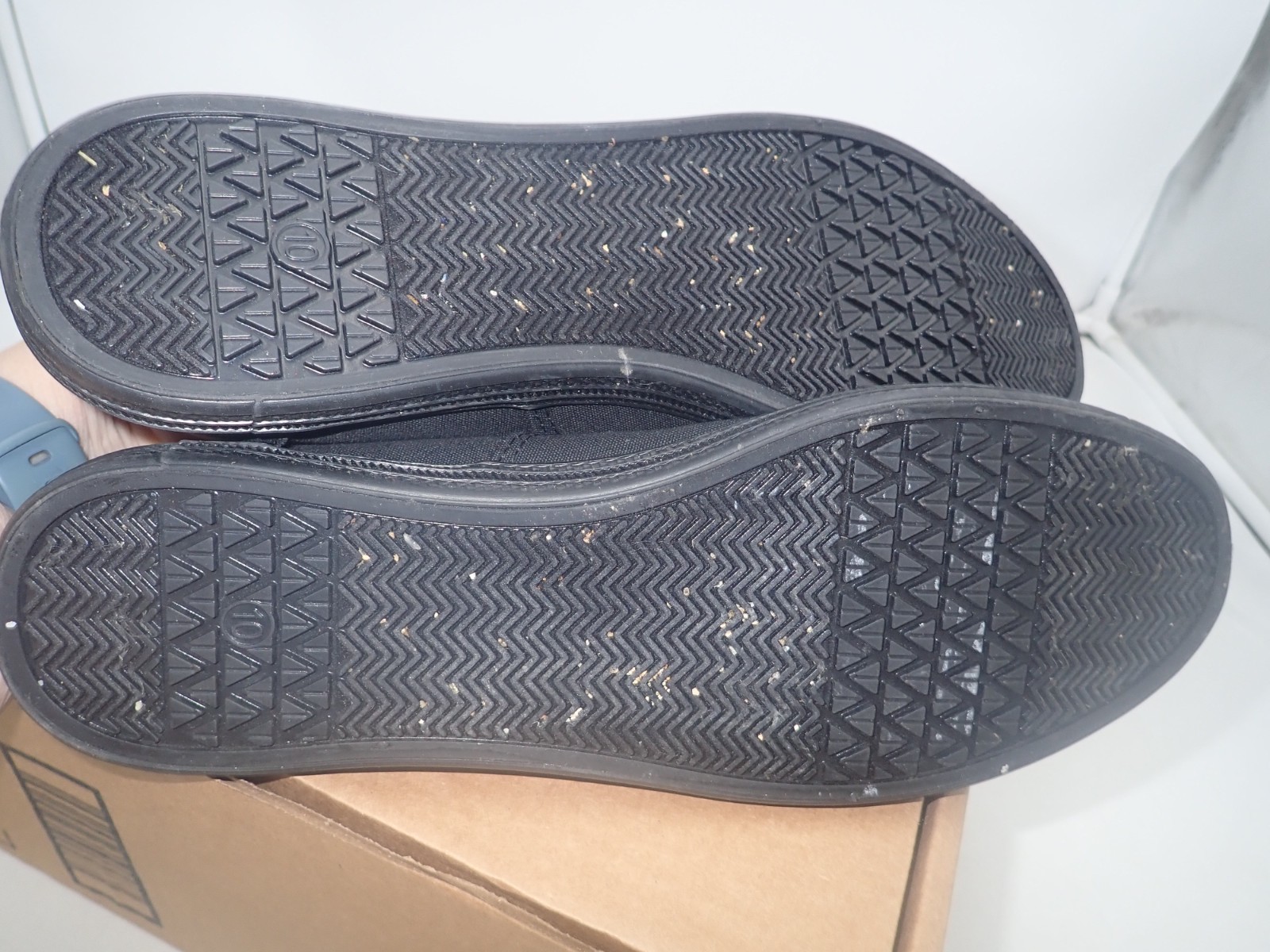 Lunea Canvas Apparel Sneakers – Universal Thread Size 10