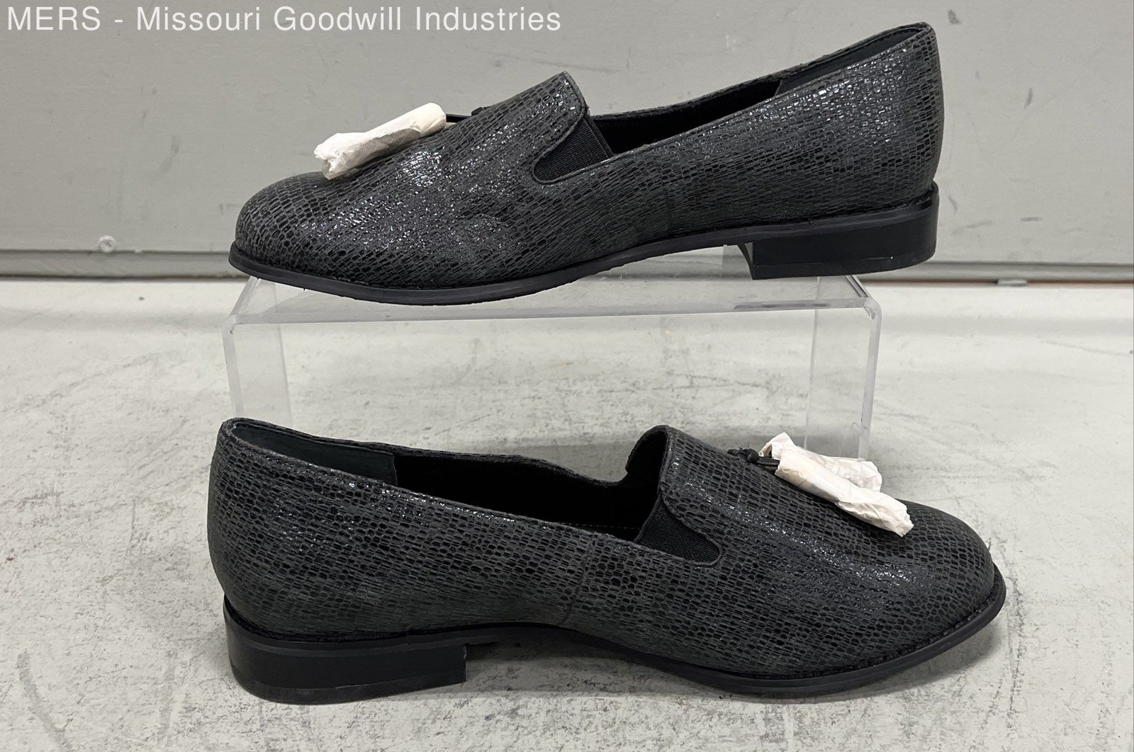 Ros Hommerson Dixie Black Textured Leather Tassel Loafers Women’s Size 6W DS