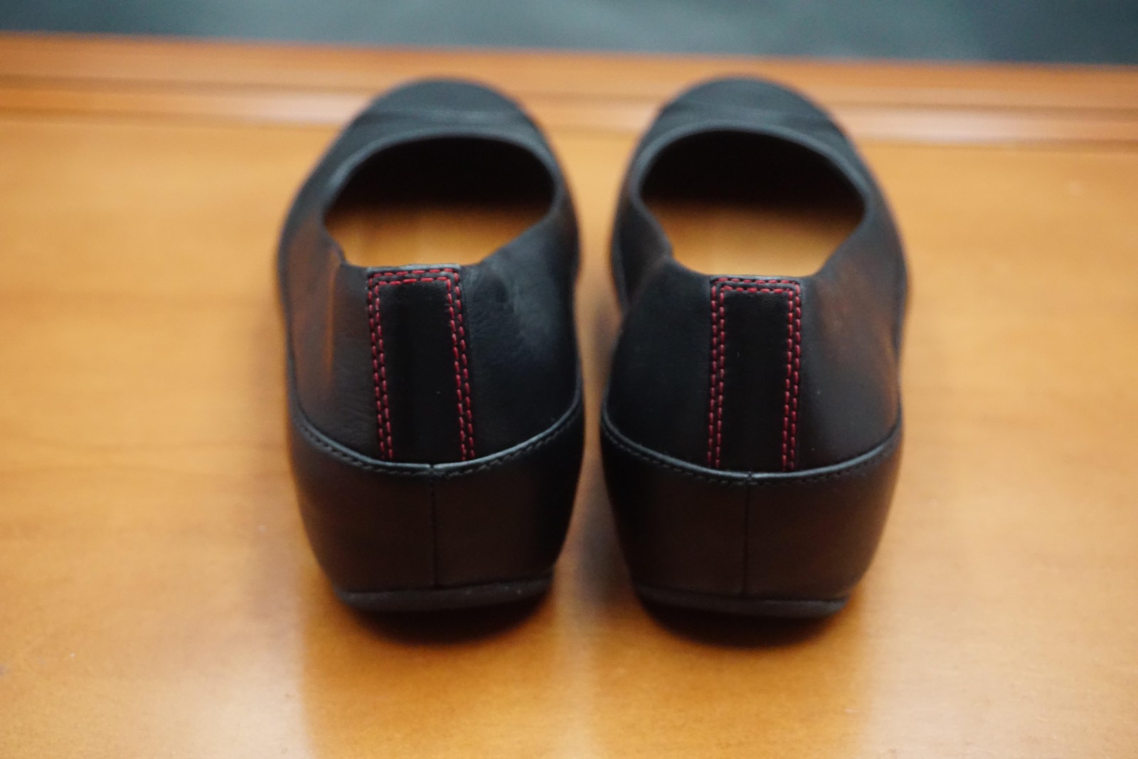 FitFlop Flats Women’s Size 6.5 US Black Leather Cushioned Slip On Casual Shoes