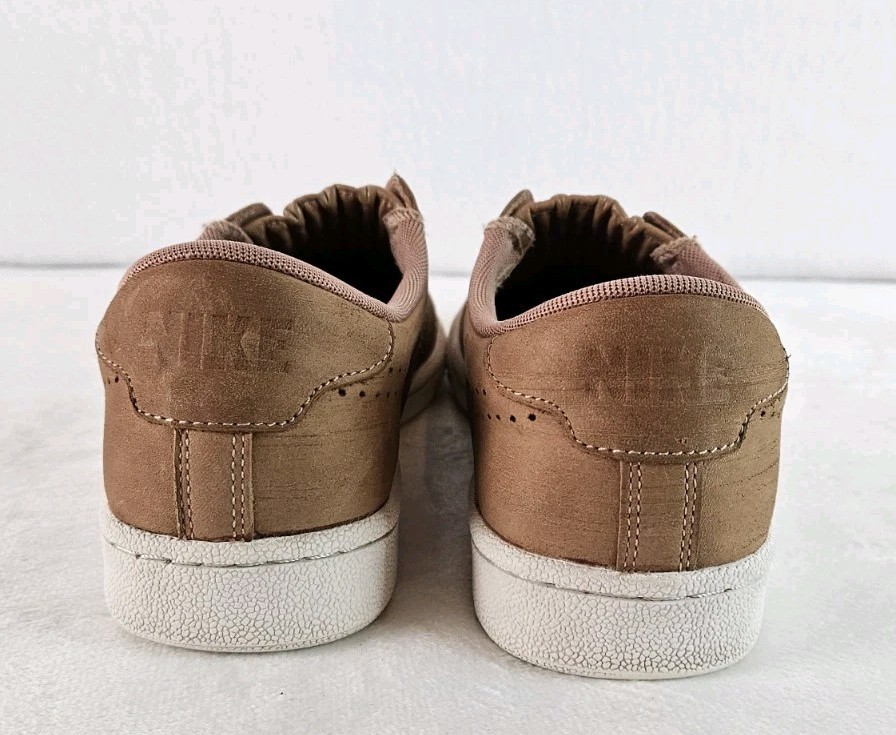 Vintage 2017 NIKE Tennis Classic Ease Shoes Women’s 7 Brown Sneakers 896504-200