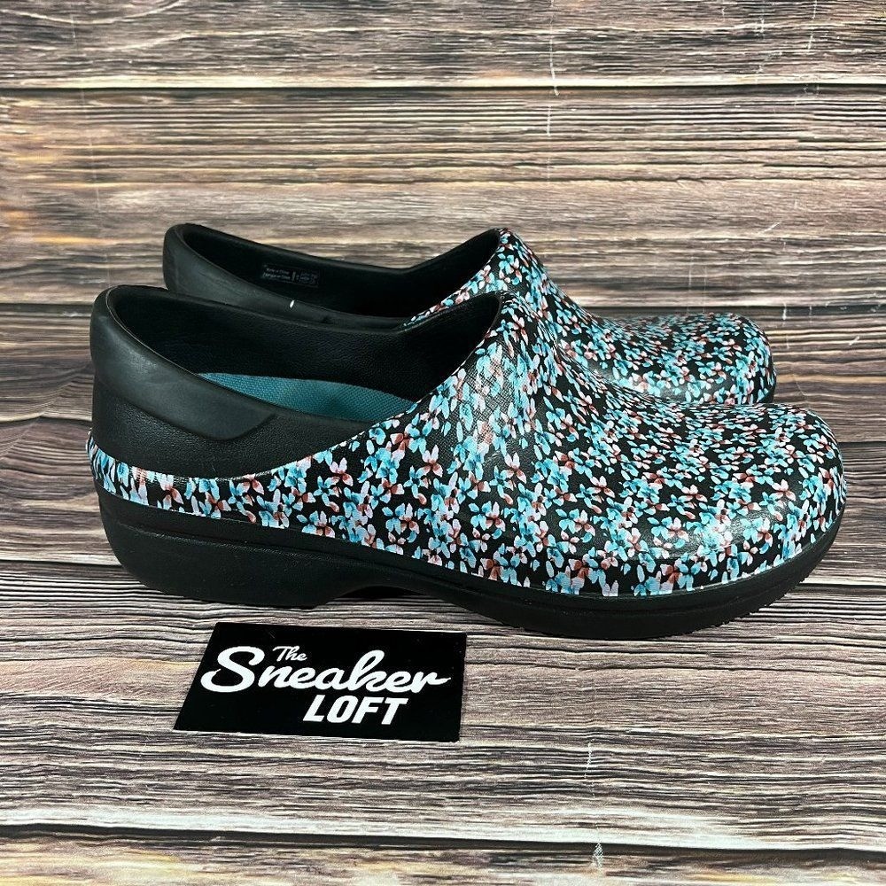 Crocs Neria Pro Graphic Women’s Print Clogs Size 10