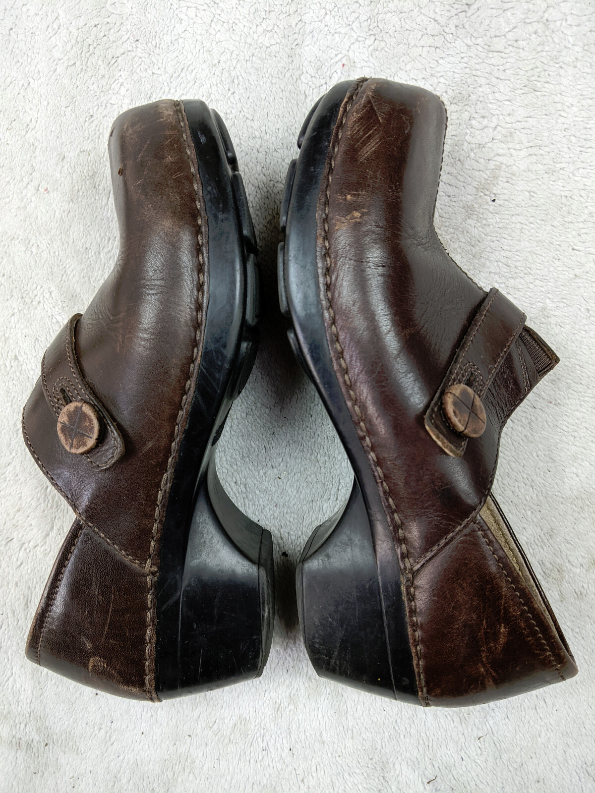 Dansko Solstice Brown Leather Womens 6 37 Split Toe Button Strap Clogs