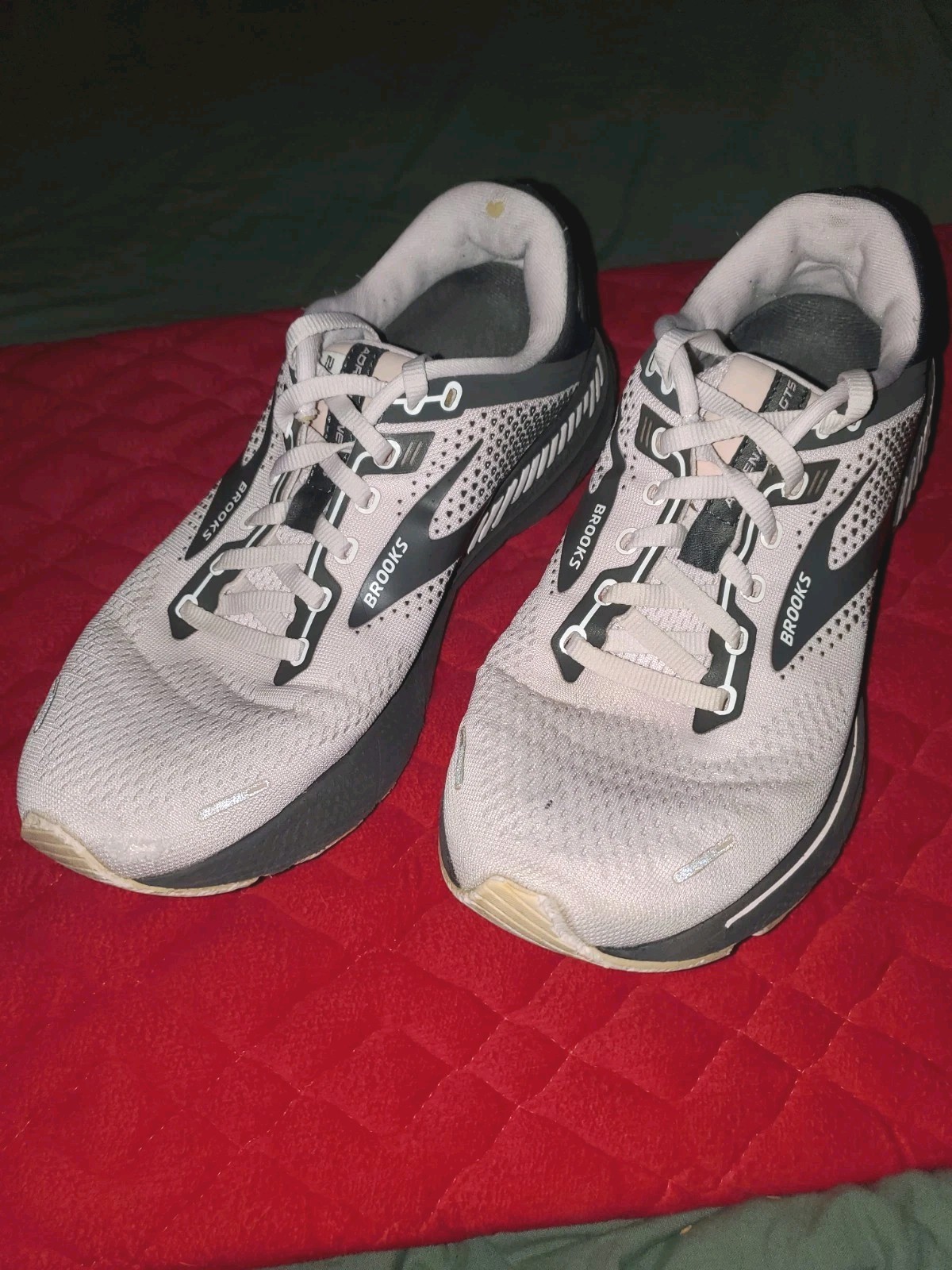 Brooks Adrenaline GTS 22 Womens Shoes Sz 9 Pink Blackened Pearl Sneakers