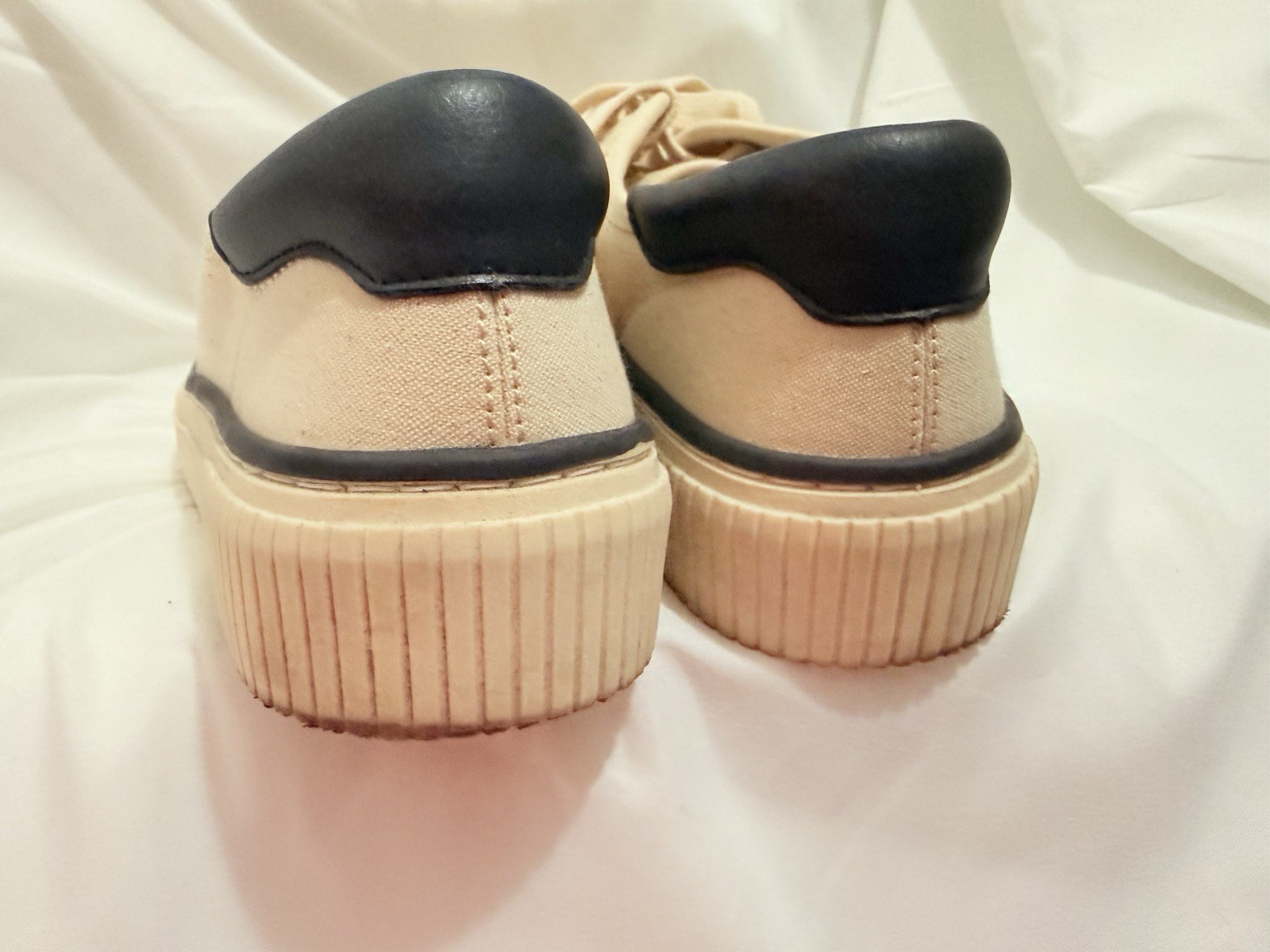 Free Assembly Canvas Low Top Sneaker Women Cream Sz 9 School